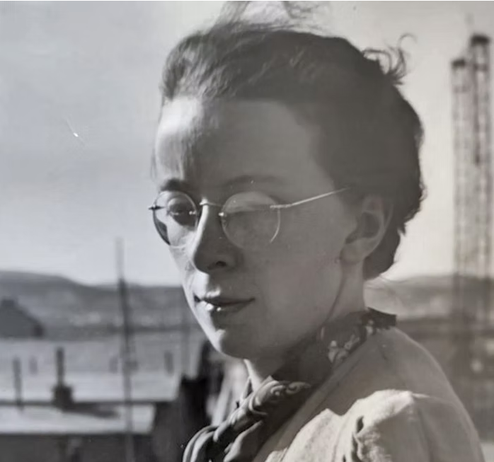 Portrait einer Frau in schwarzweiß