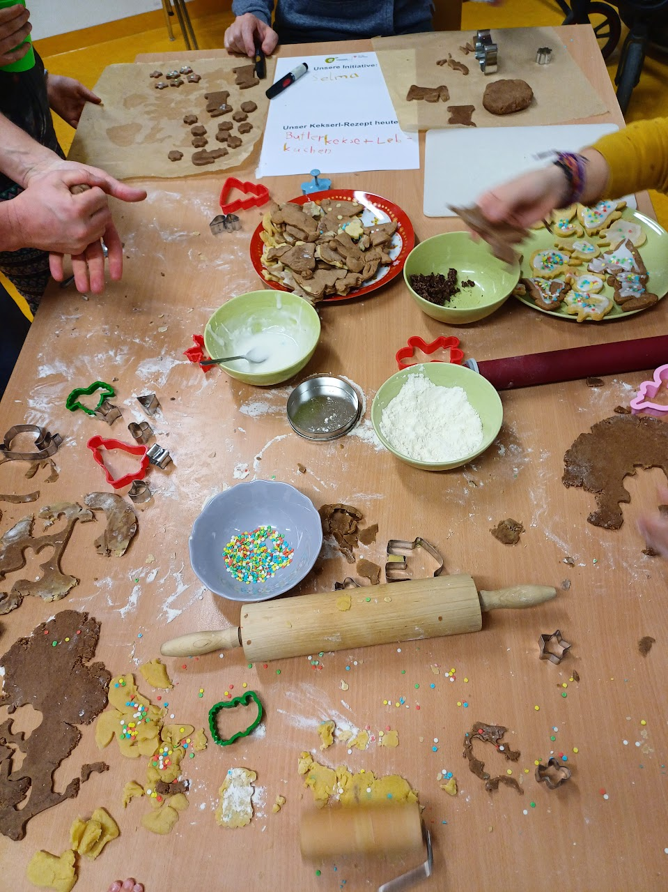 MitKoch Hände die Kekse formen