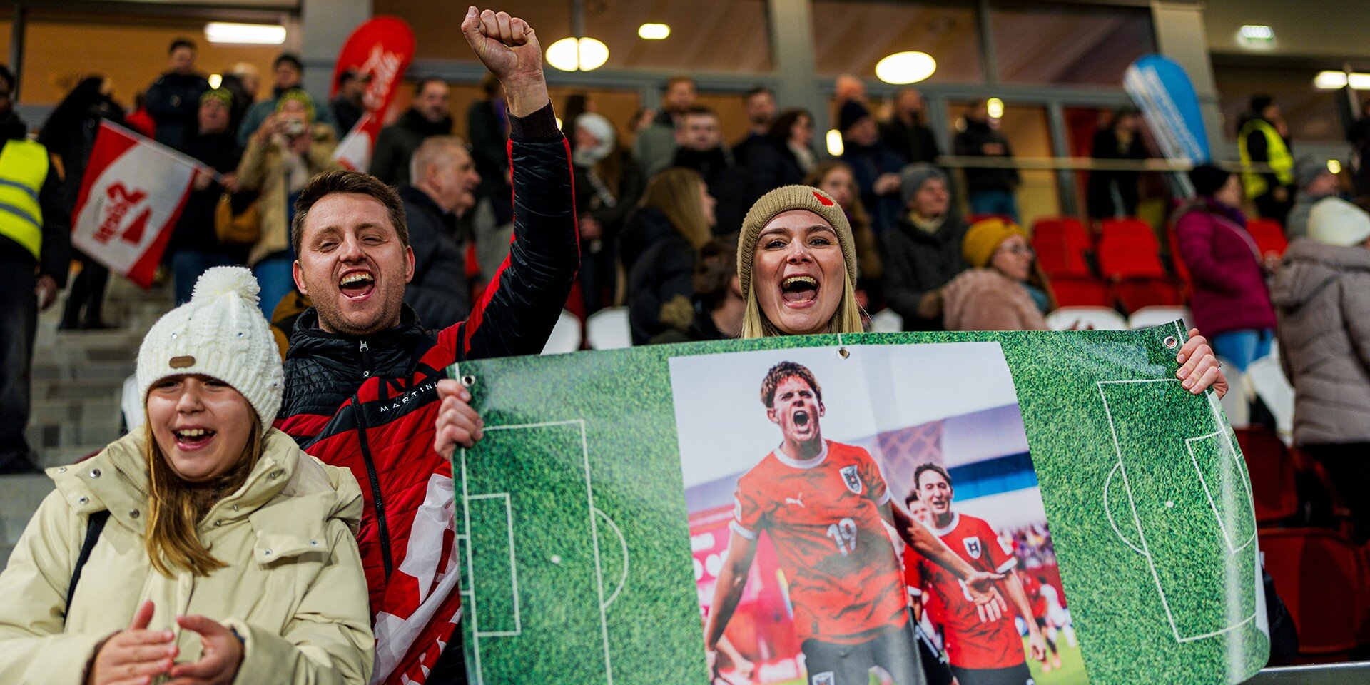 Foto von Fußballfans im neuen ÖFB Campus