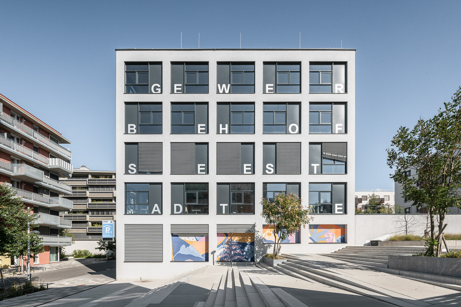 Parkgaragen in zentralen Orten der Seestadt Parkgarage im Gewerbehof Seestadt