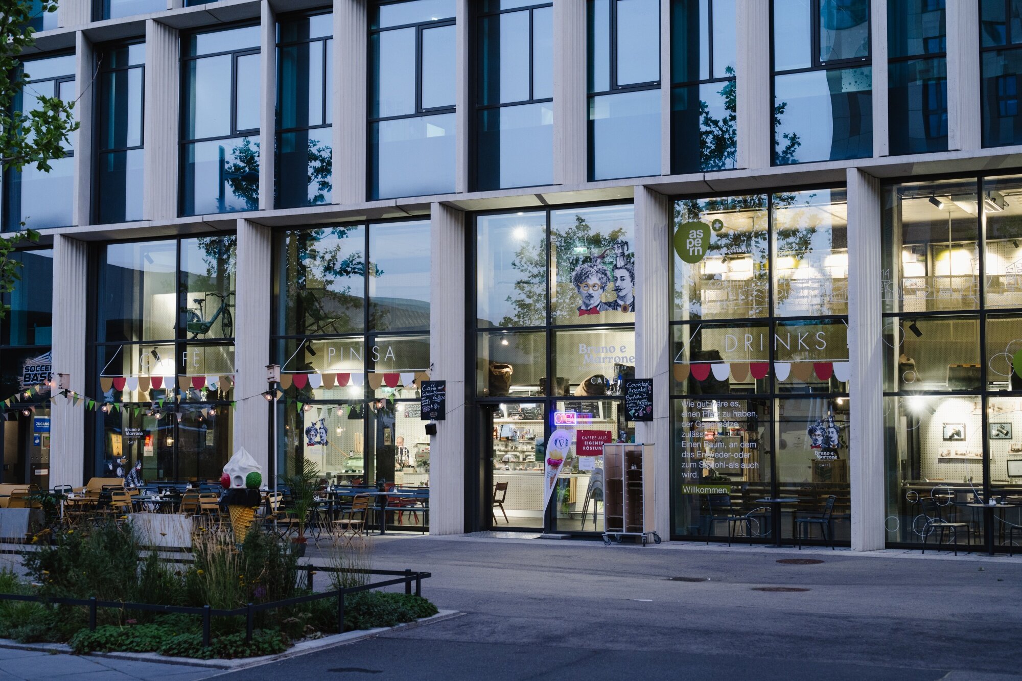 der InfoPoint der Seestadt befindet sich über dem Café bruno e marrone
