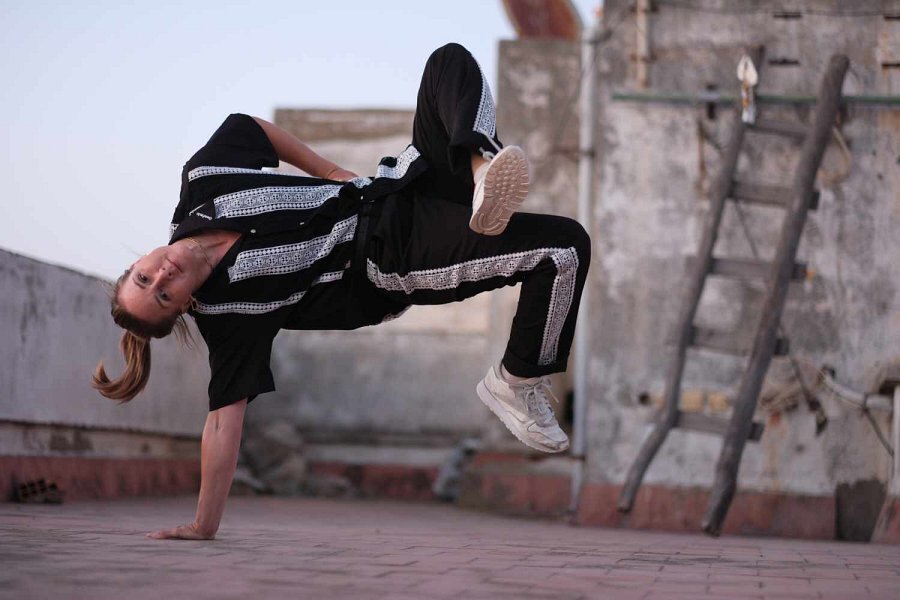 Frieda Frost - Dialogue in Movement
