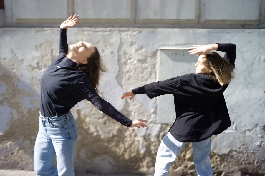 Ray Scheinecker & Katharina Senk - Listening Bodies