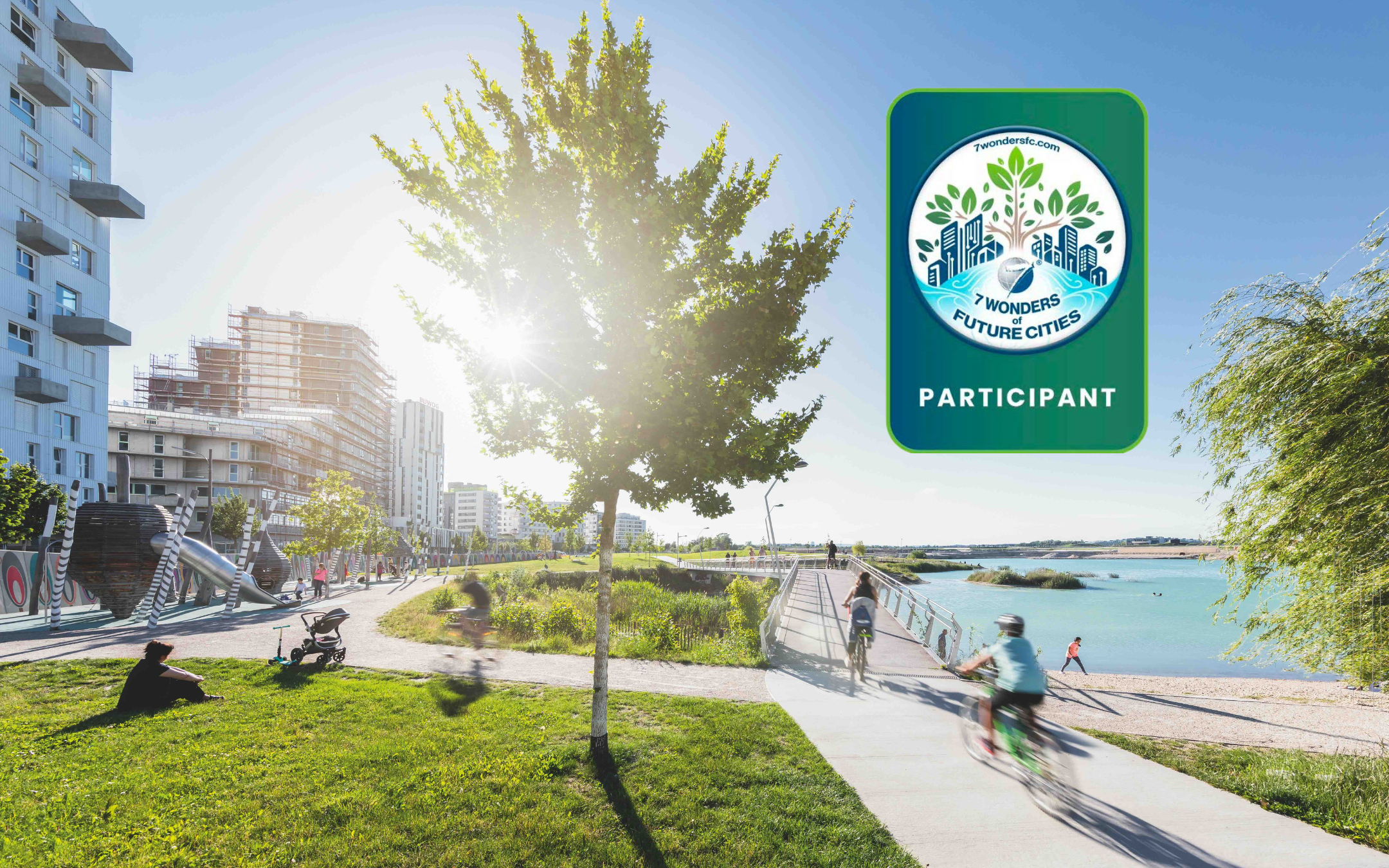 Der Seepark der Seestadt im Sommer. Dazu der Participant-Badge von "7 Wonders – Future Cities". 