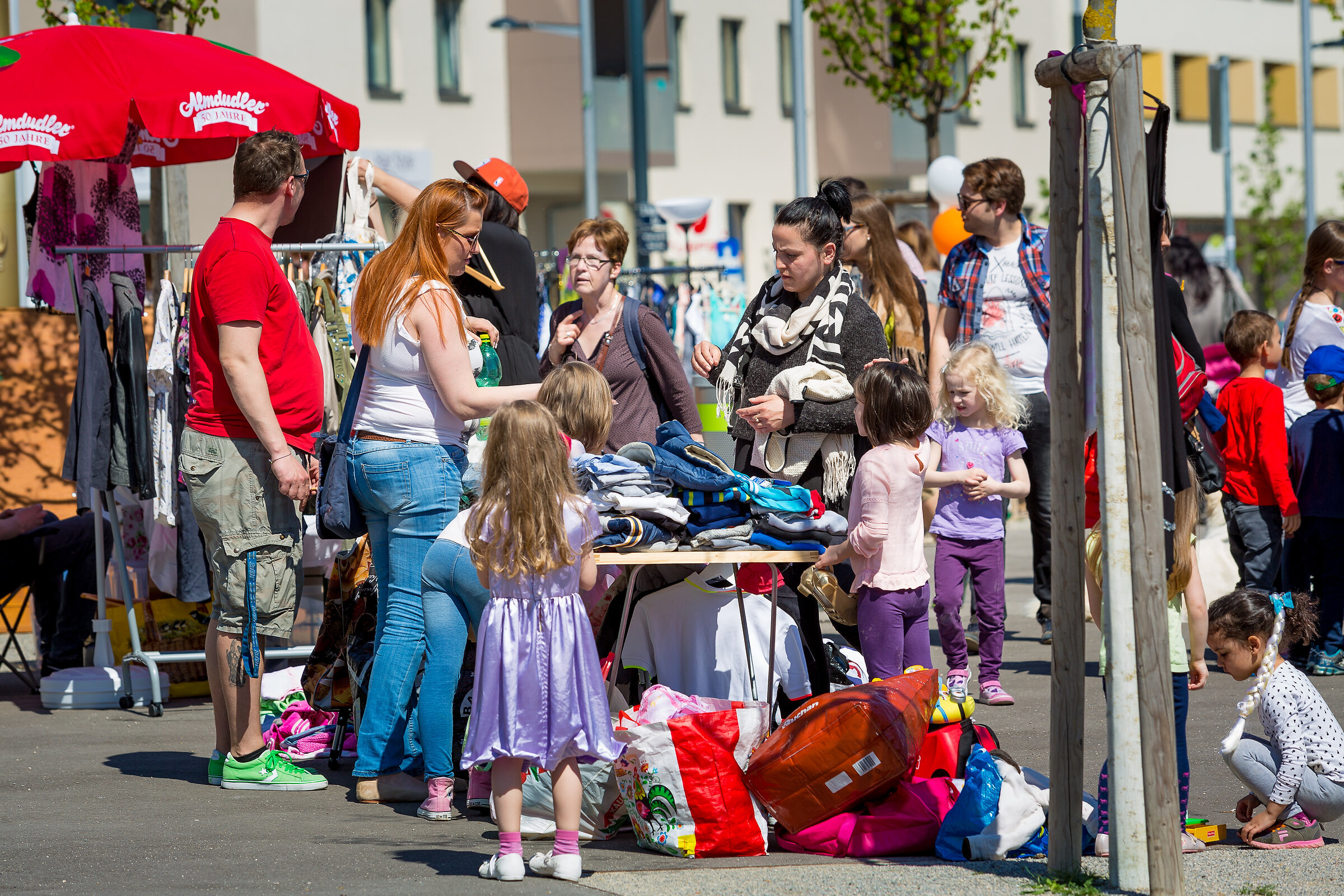 Das war drinnen draußen nebenan!