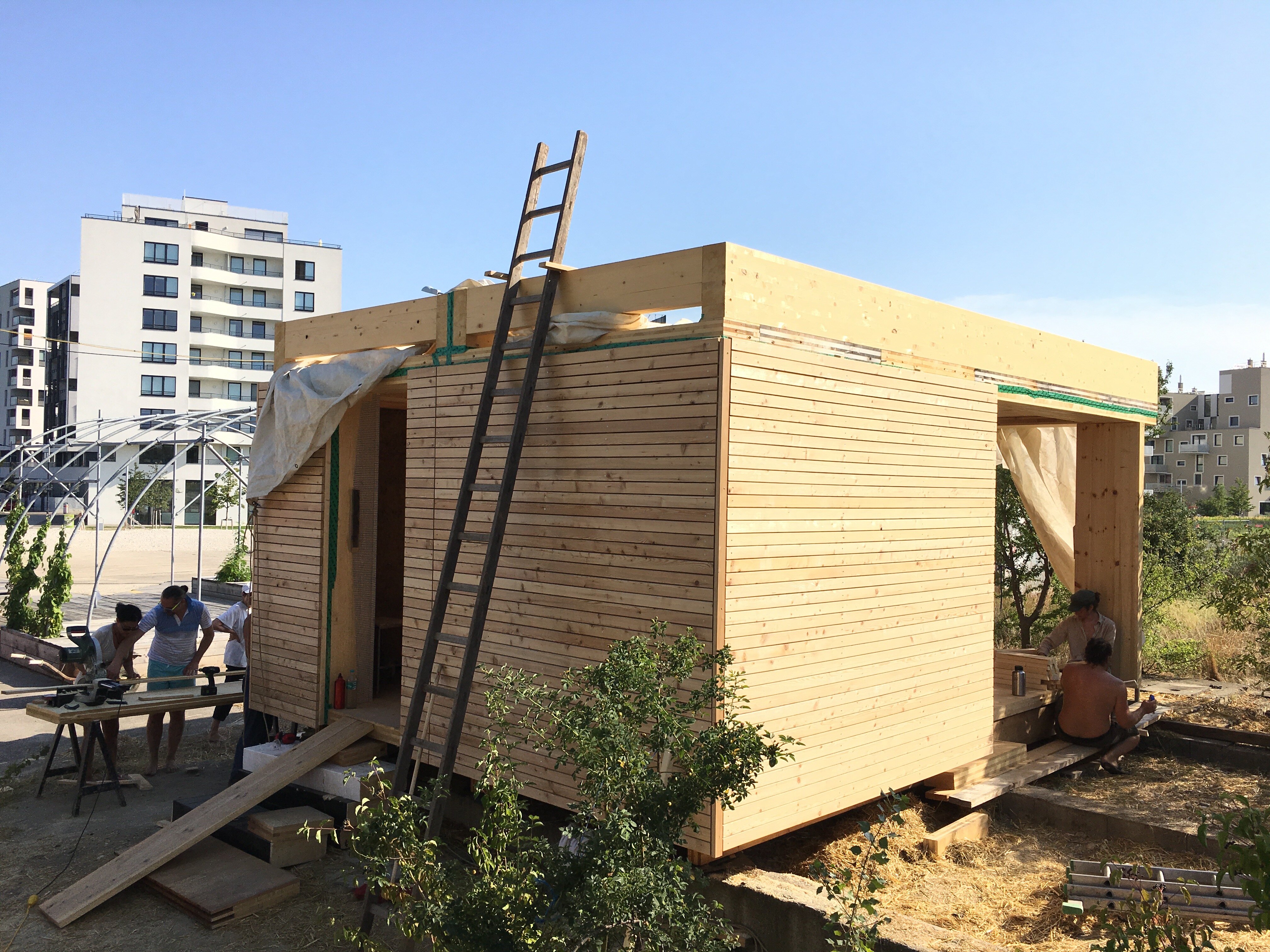 Foto des grünen Selbstbau-Hauses "baus!" 