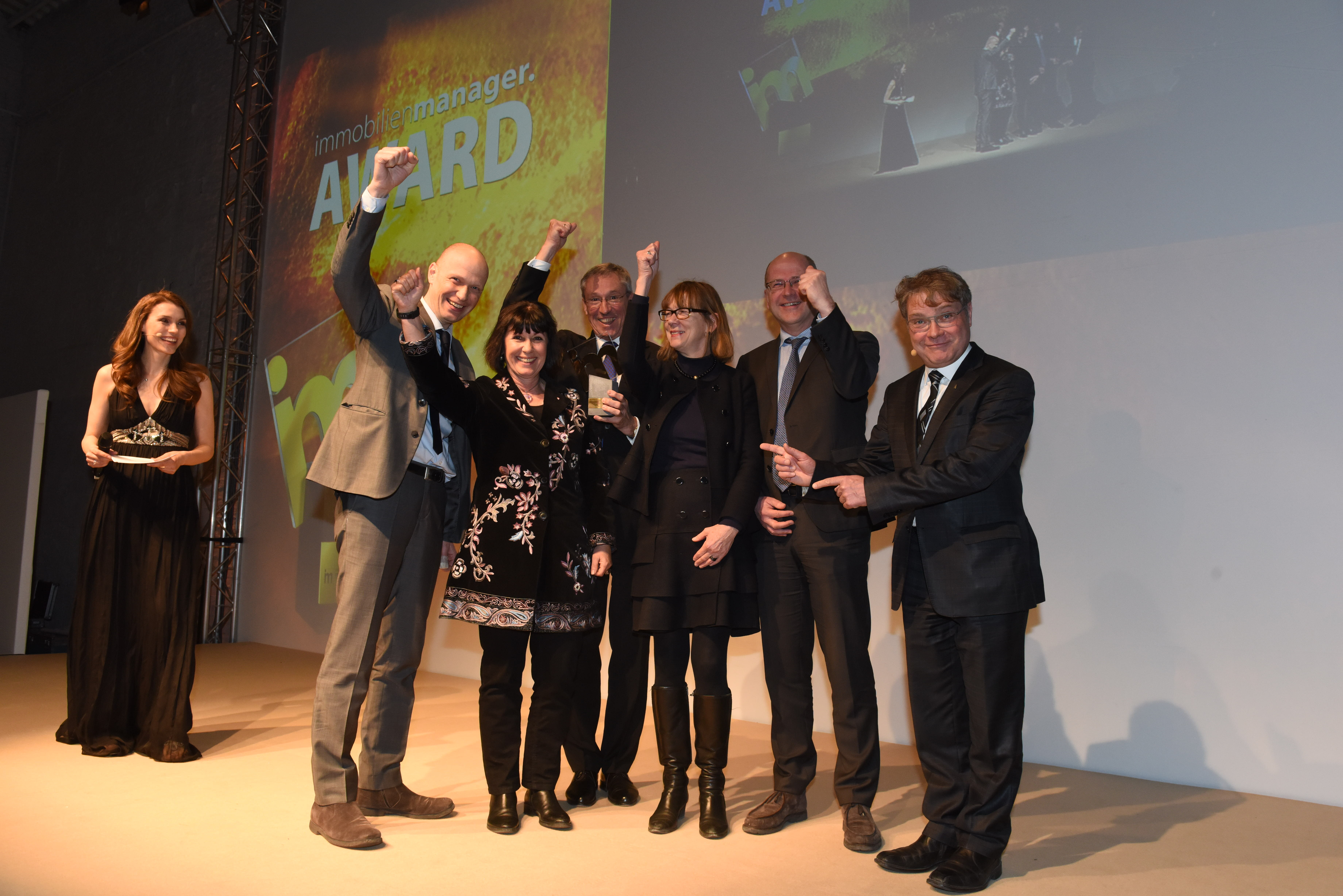 Die Seestadt wurde ausgezeichnet! v.l.n.r: Alexander Kopecek, Vorstand der Wien 3420; Brigitte Jilka, Stadtbaudirektorin der Stadt Wien; Gerhard Schuster, Vorstandsvorsitzender der Wien 3420; Christa Reicher, Vorsitzende des aspern Beirats; Heinrich Kugler, Vorstand der Wien 3420; Rainer M. Schäfer, STRABAG Real Estate GmbH