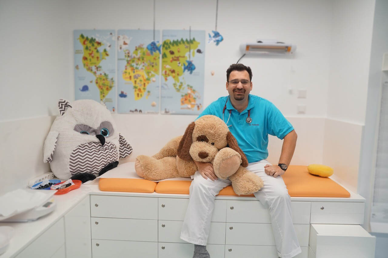 In der Praxis von Kinderarzt Dr. Zabaneh