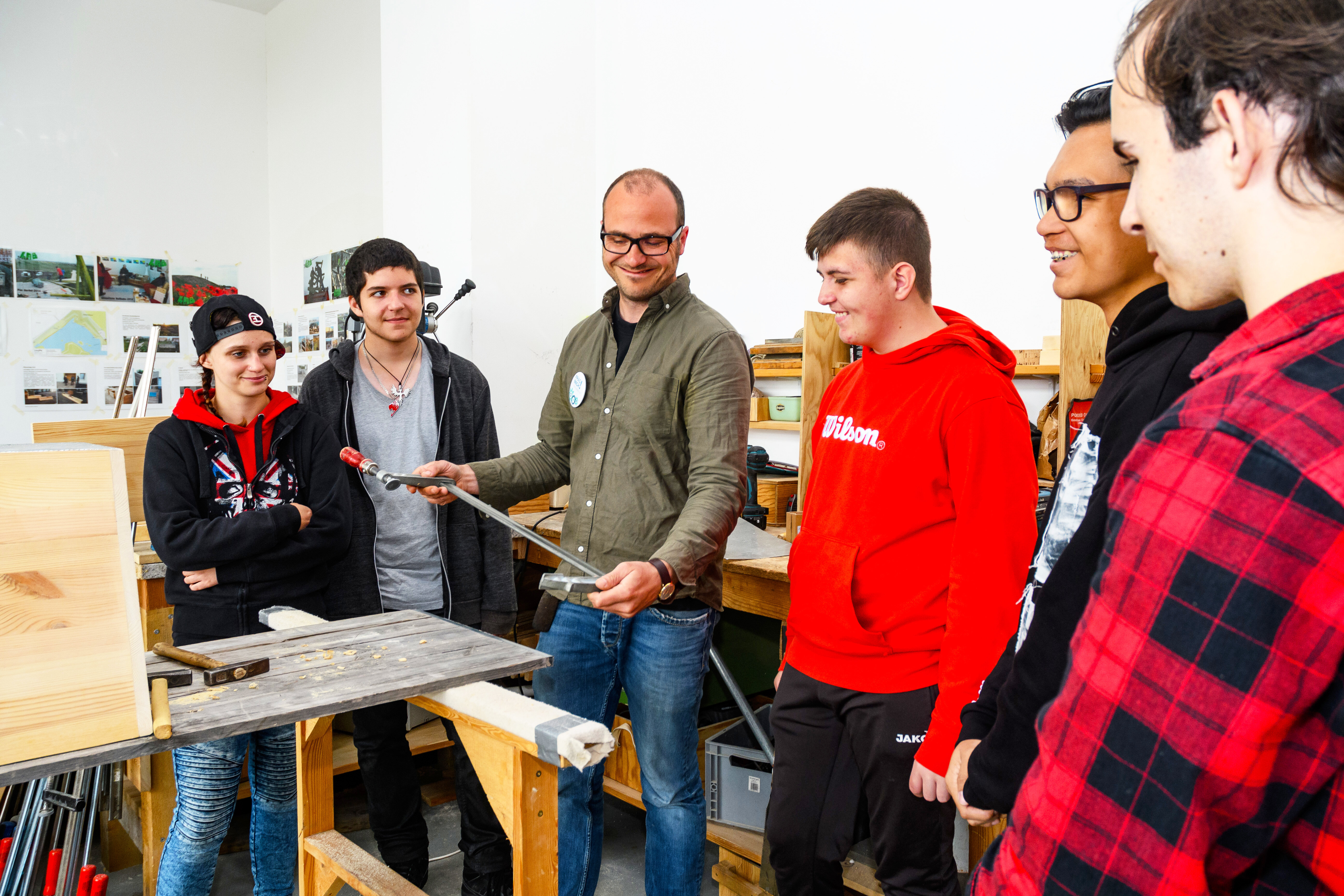 "Was hackelst du?"-Tour durch Unternehmen der Seestadt