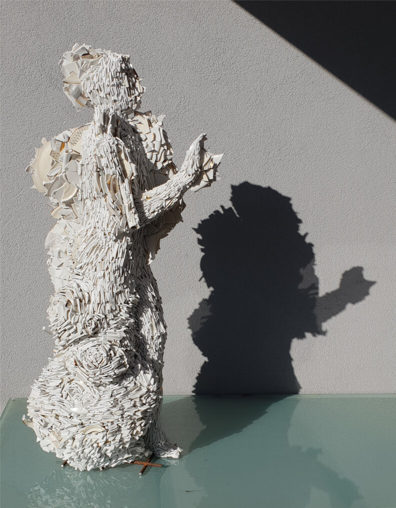 Briant Rokyta, Figure and space the blind one 2018, 100x60x55 cm, porcelain artefacts