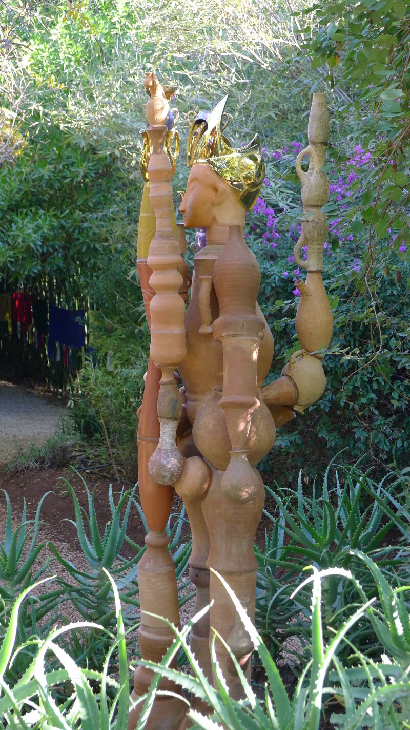 Briant Rokyta, Bedda 2017 200x80x75 cm, Keramikfundgegenstände