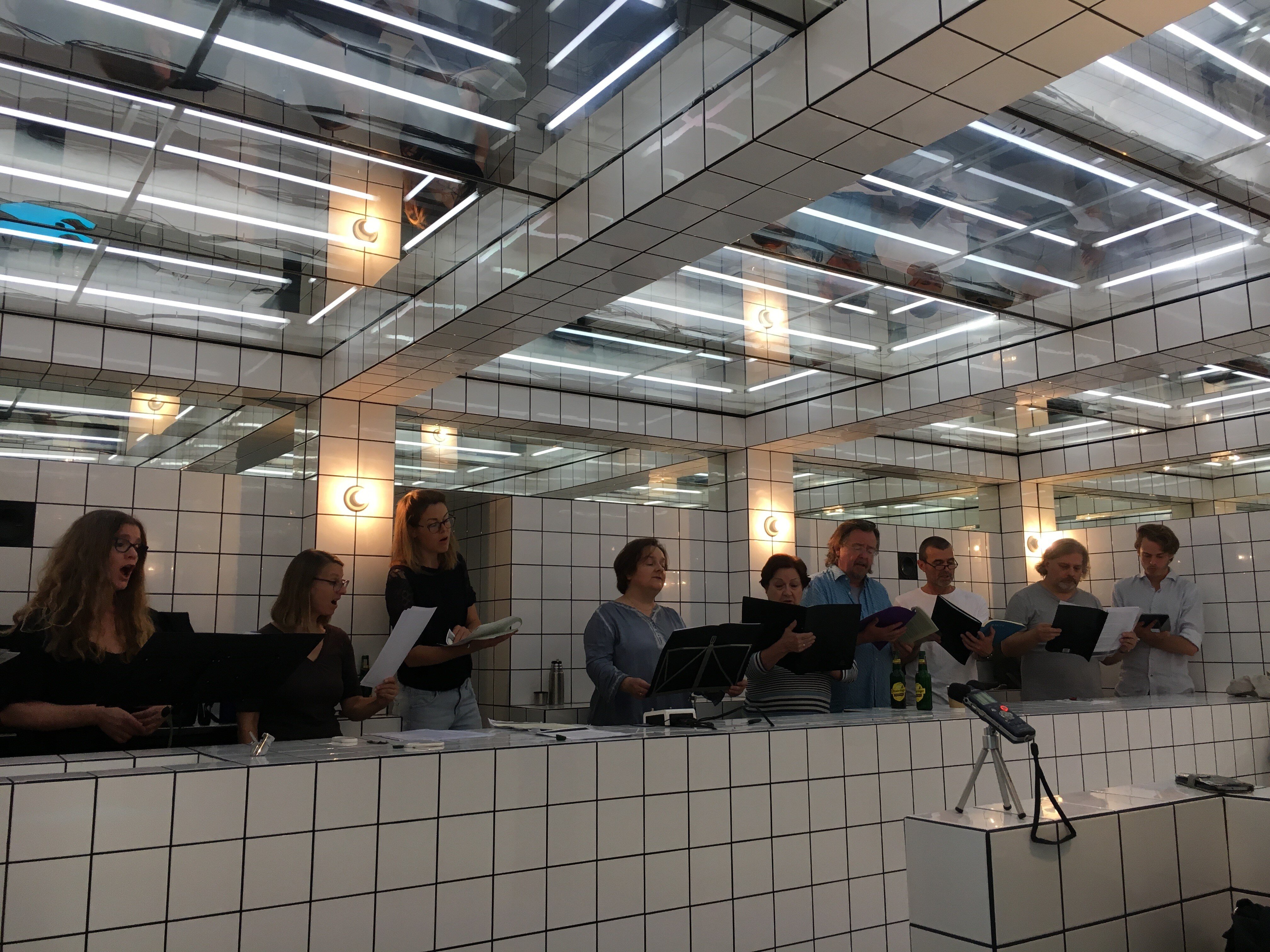 Probe von SängerInnen des BAchCHorWiens in der LAXBar im Rahmen der Wiener Festwochen 2019