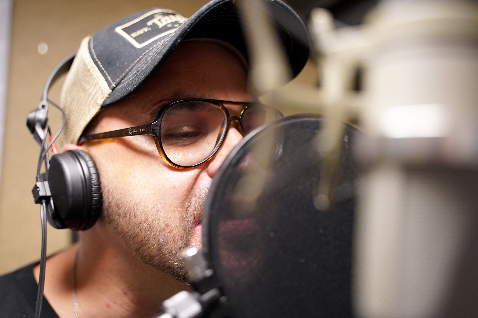 Wulli aus der Seestadt im Tonstudio