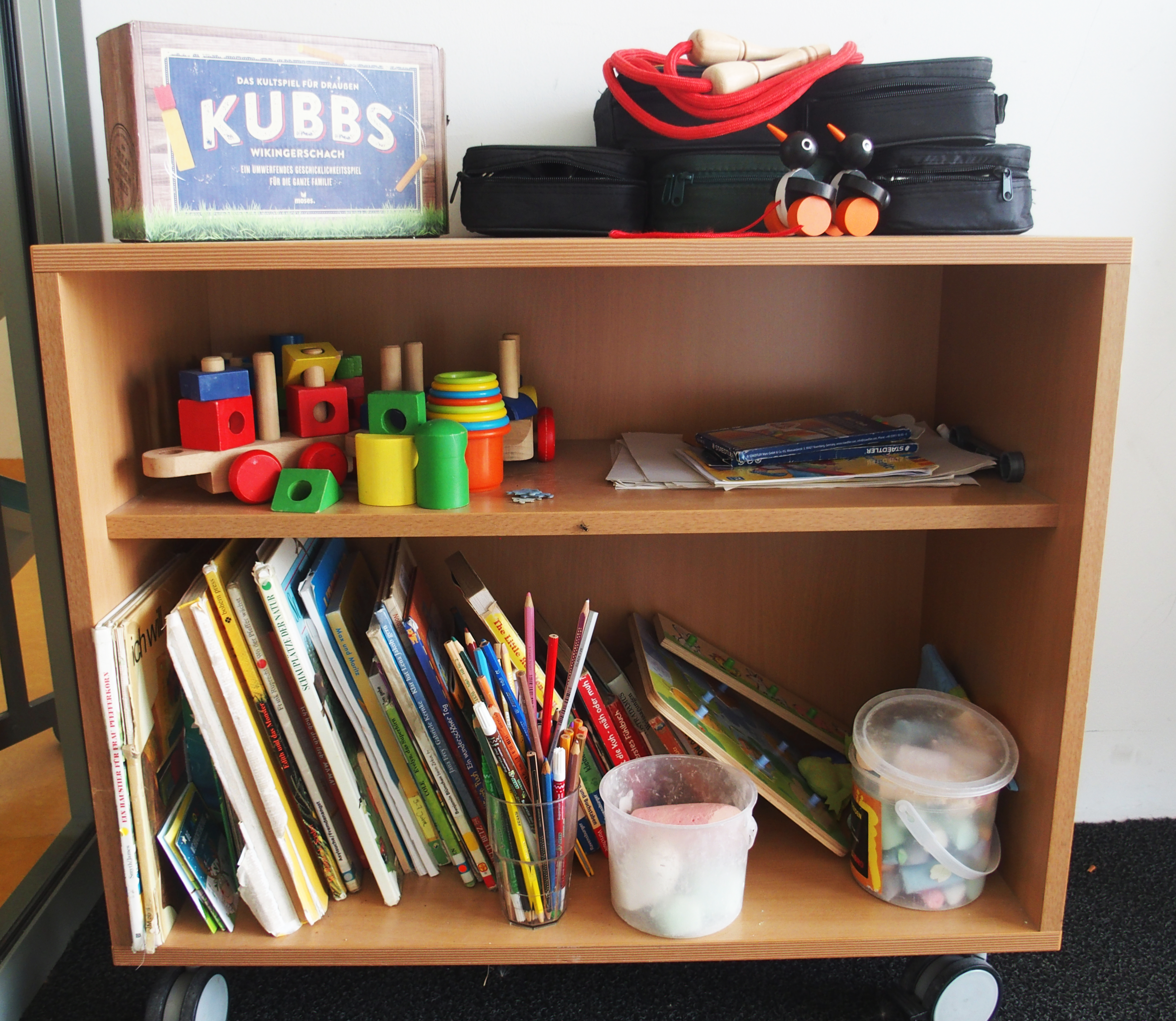 Spieleregal im Stadtteilmanagement Seestadt aspern