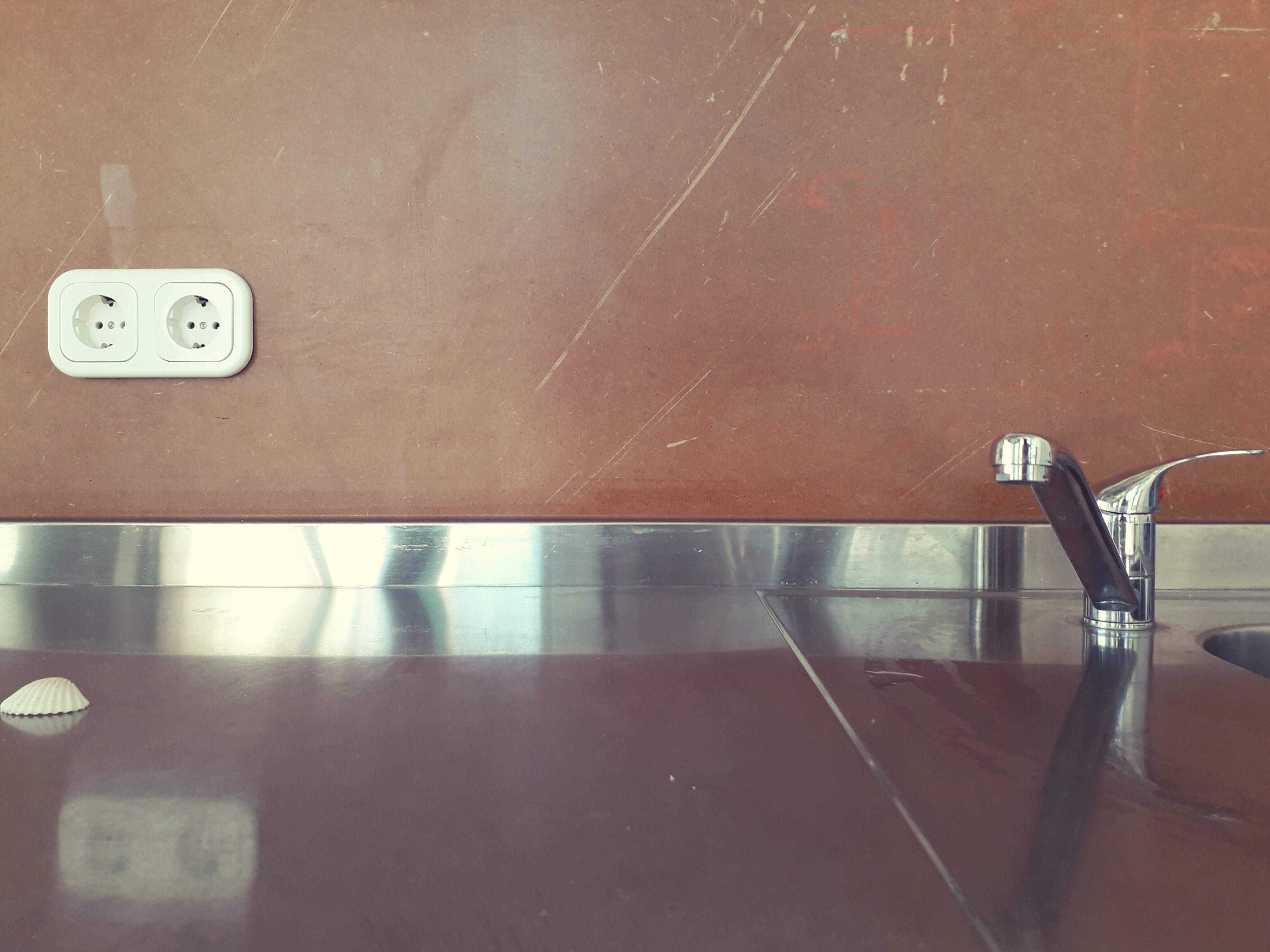 Strom für die Küche im Raum für Nachbarschaft