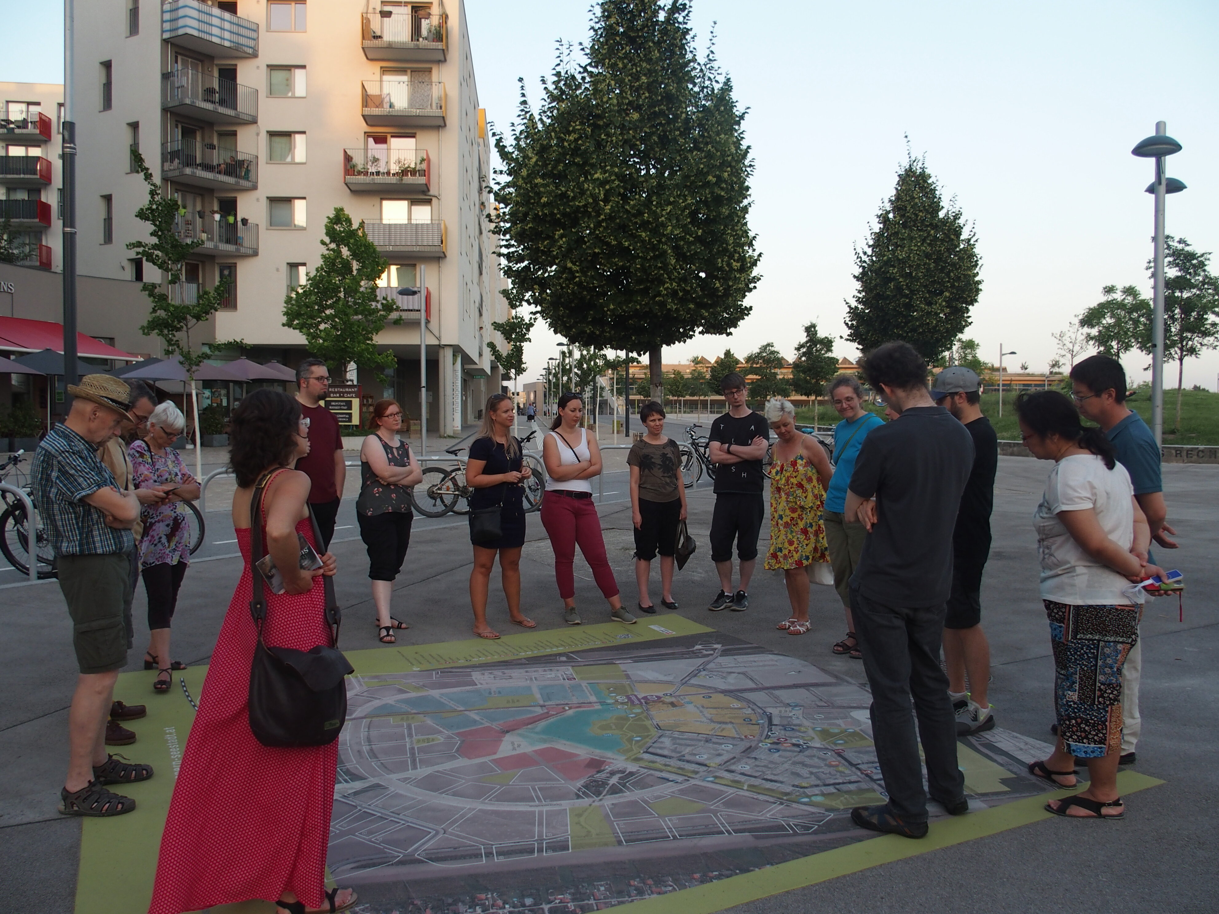 Stadtteilspaziergang mit neuen NachbarInnen