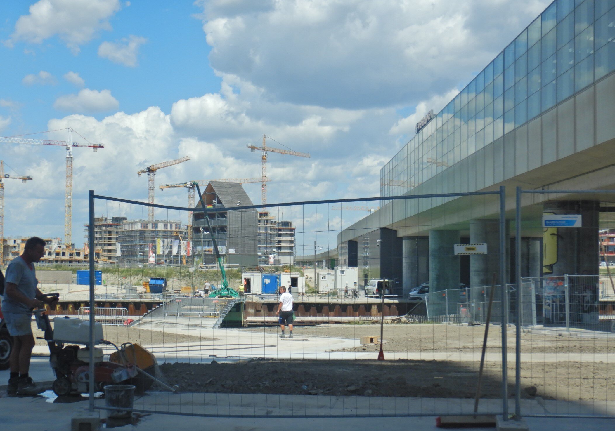 Jane-Jacobs-Steg noch nicht fertiggestellt, das Betreten daher noch strengstens verboten