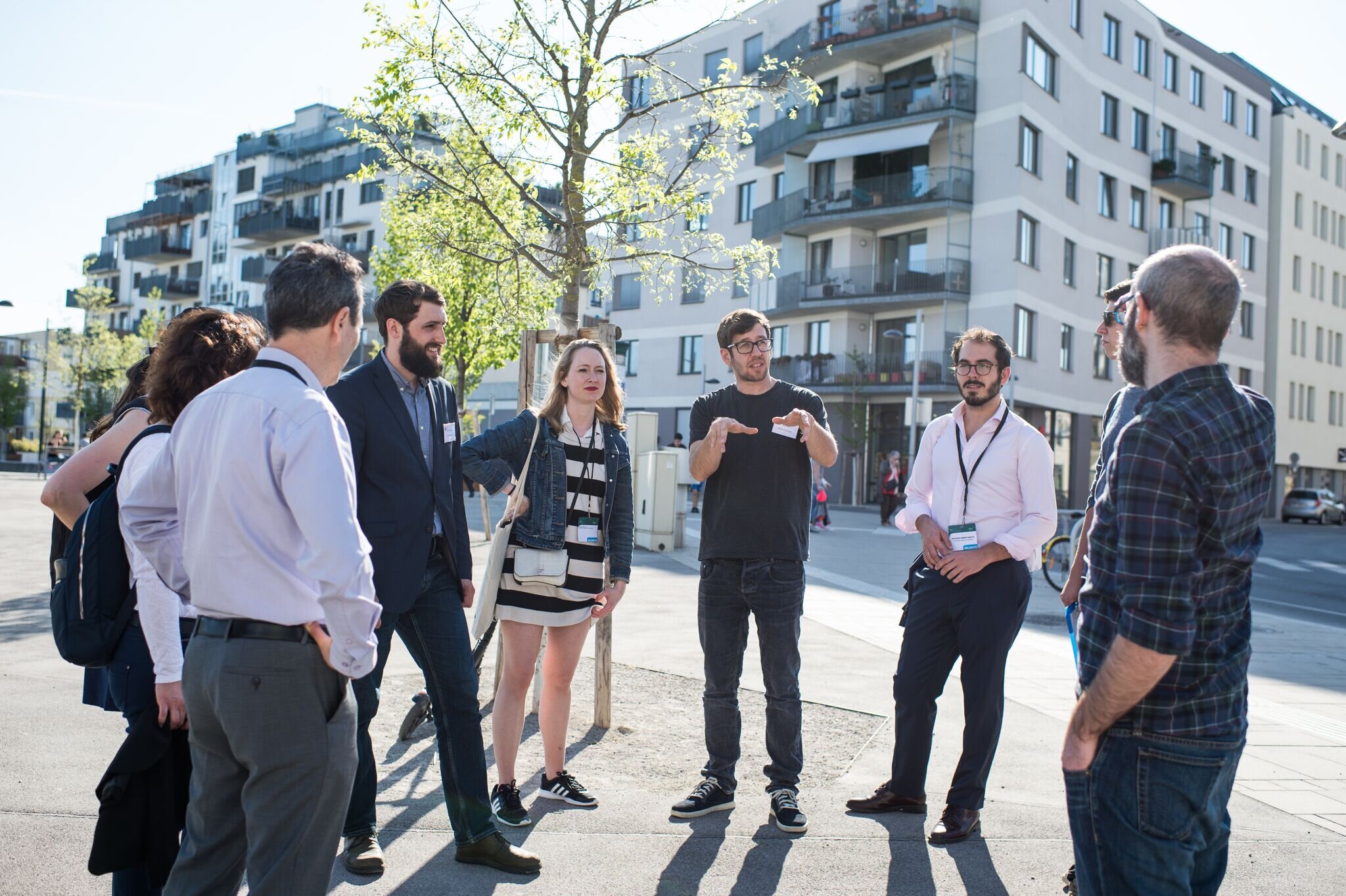 Grün, Grau, Ocker, Türkis – ein bunter Spaziergang durch den öffentlichen Raum der Seestadt