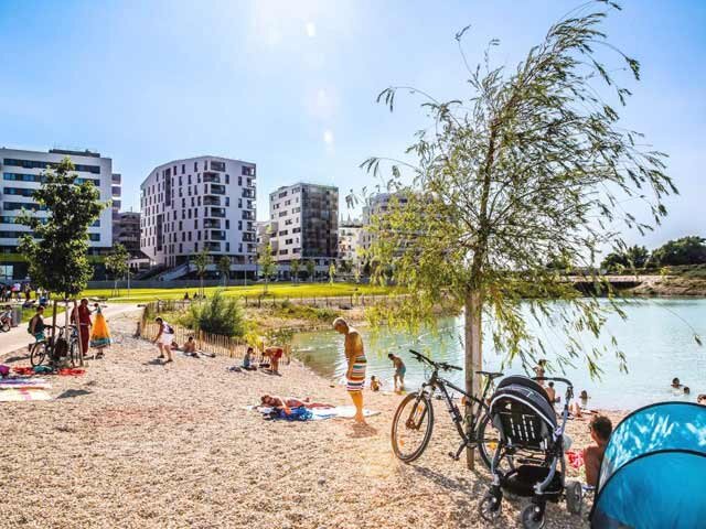 Das Seeufer lädt zum Baden ein