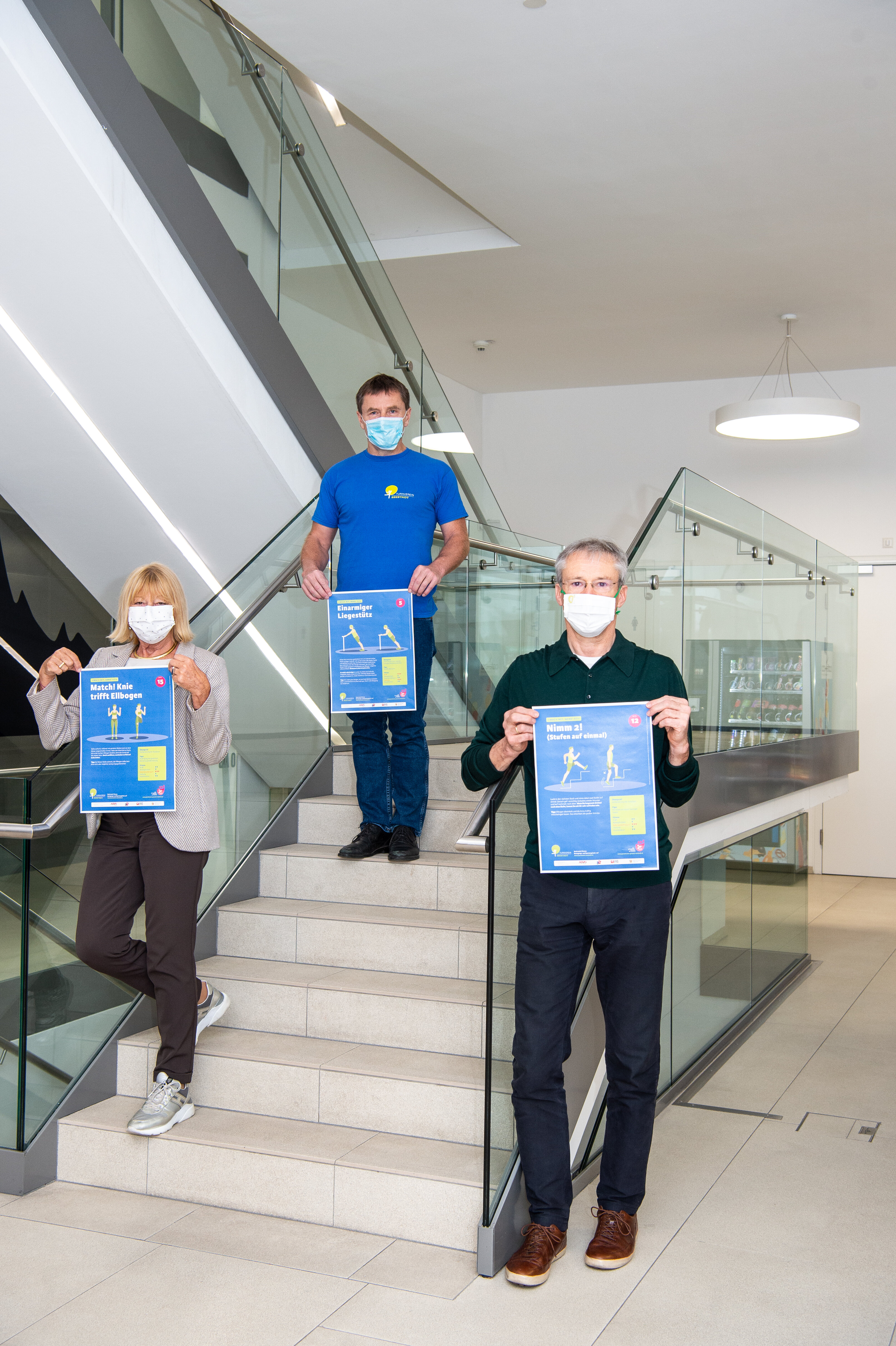 Die Plakate zeigen, wie die Übungen funktionieren