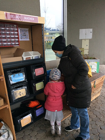 Geben und Nehmen beim HeimwerkerInnen-Regal
