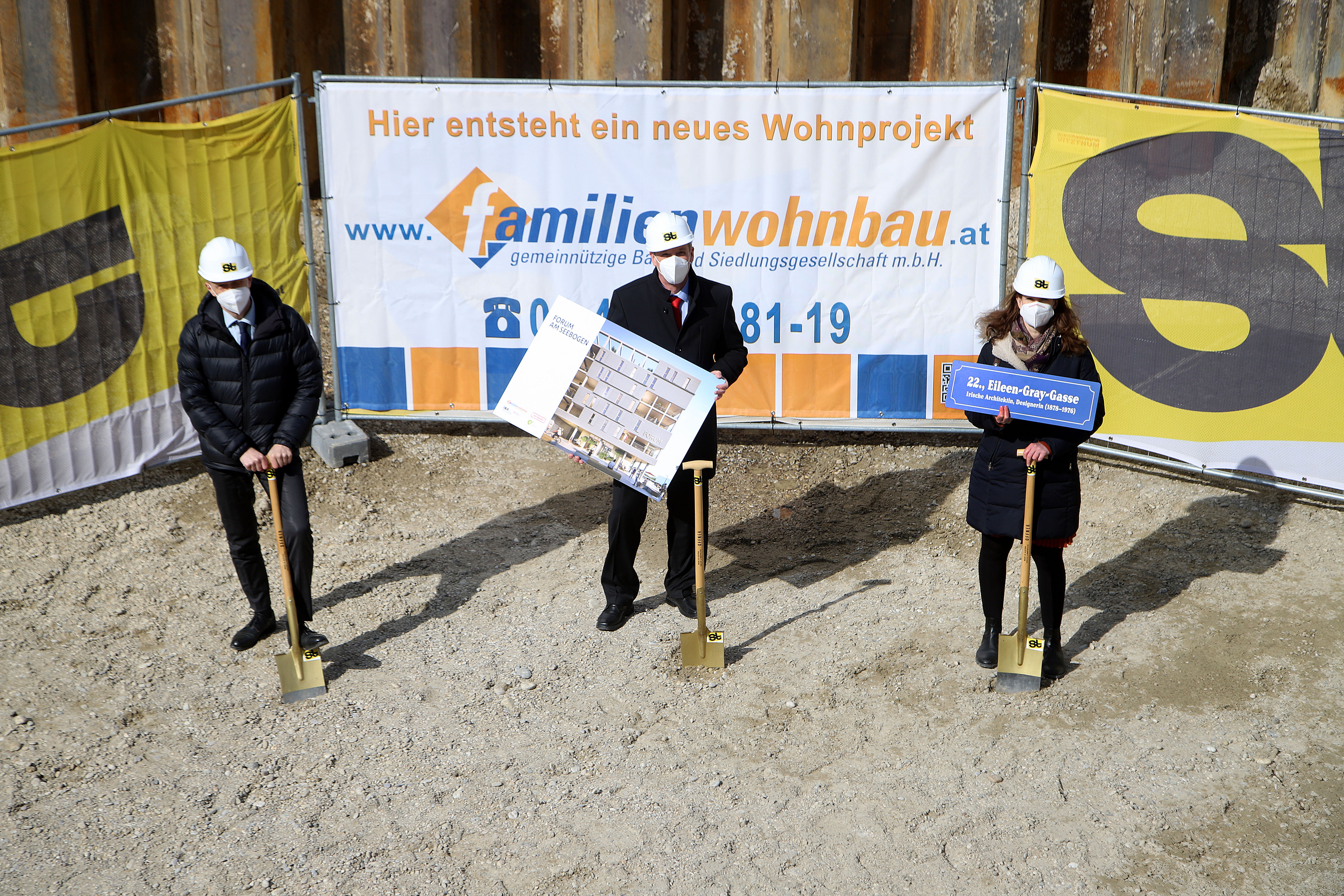 Baustart für das „Forum Am Seebogen“ mit Alexander Kopecek (Vorstand Wien 3420 AG), Karl Gasta (BV-Stv Donaustadt), Barbara Fritsch-Raffelsberger (GF Familienwohnbau)