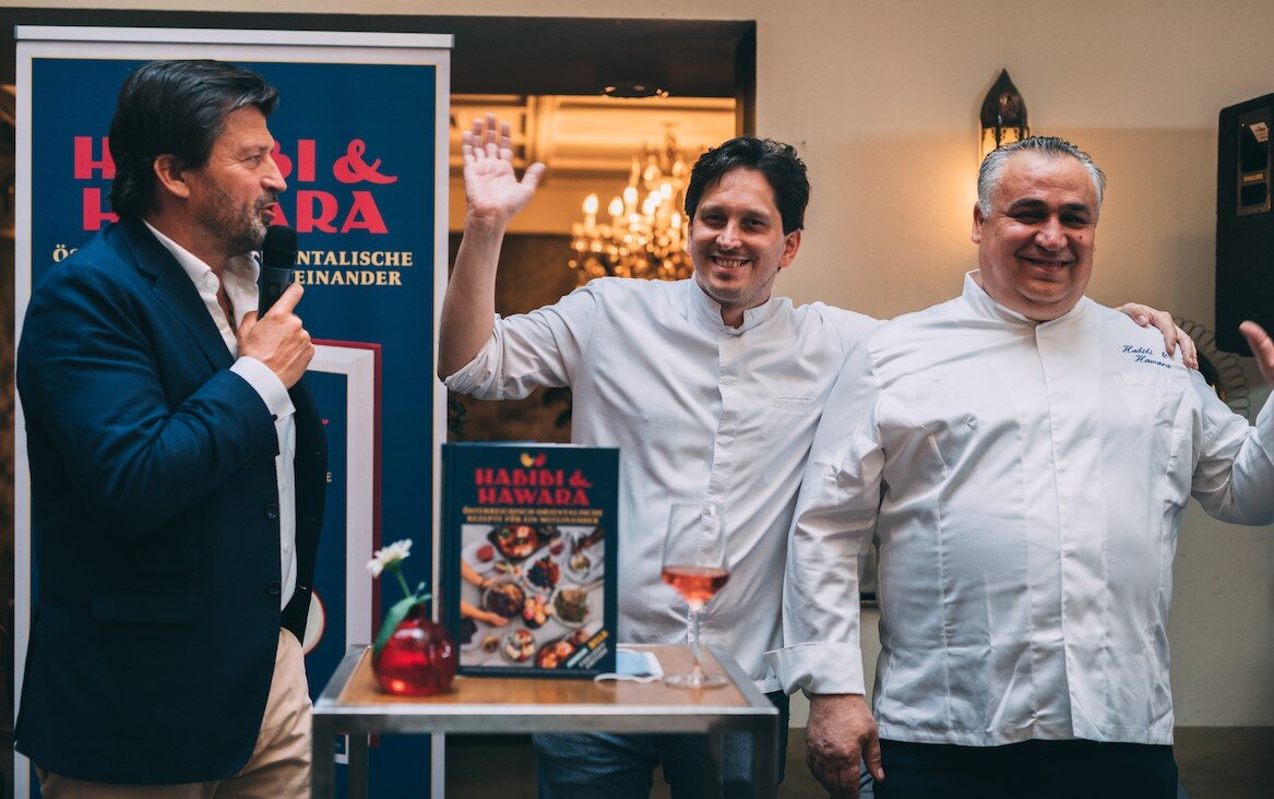 Habibi & Hawara begrüßt seine Gäste nun auch in der Seestadt.