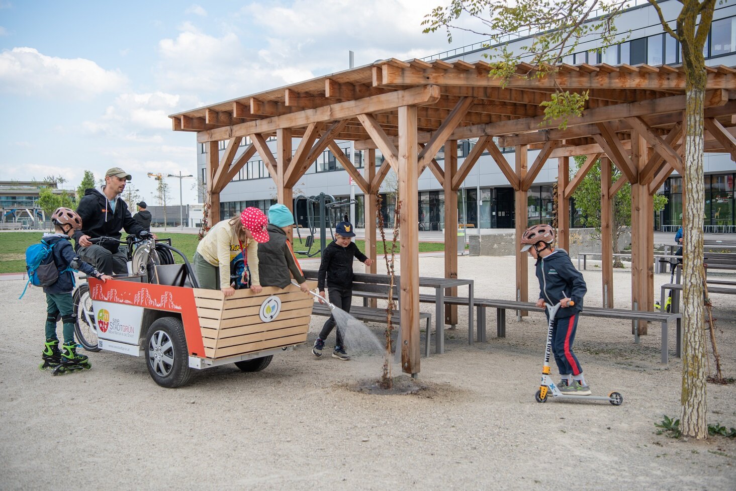 Gießrad Elias und fünf Kinder und ein Mann