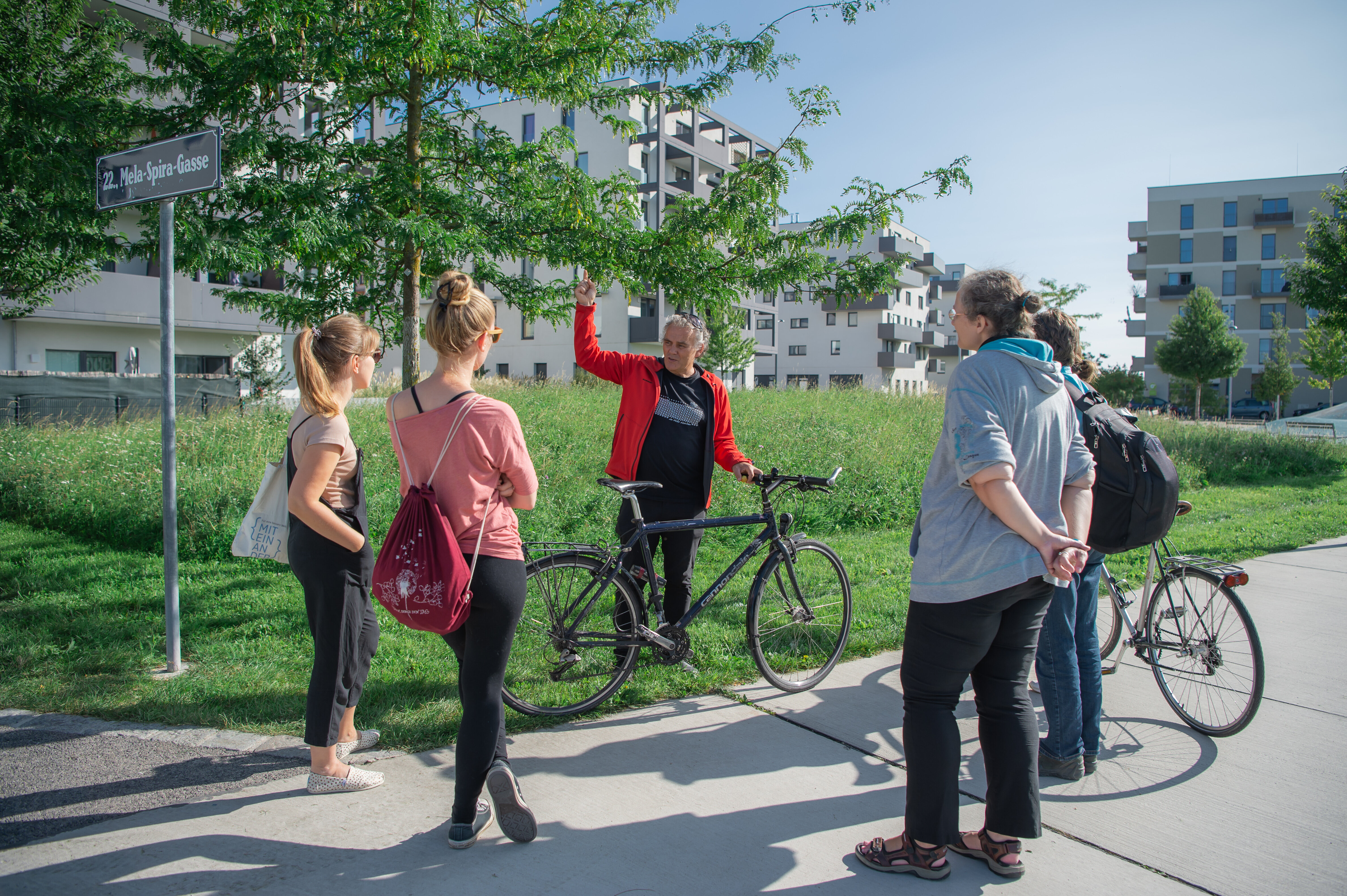 Eine Führung mit 5 Teilnehmern durch die Seestadt
