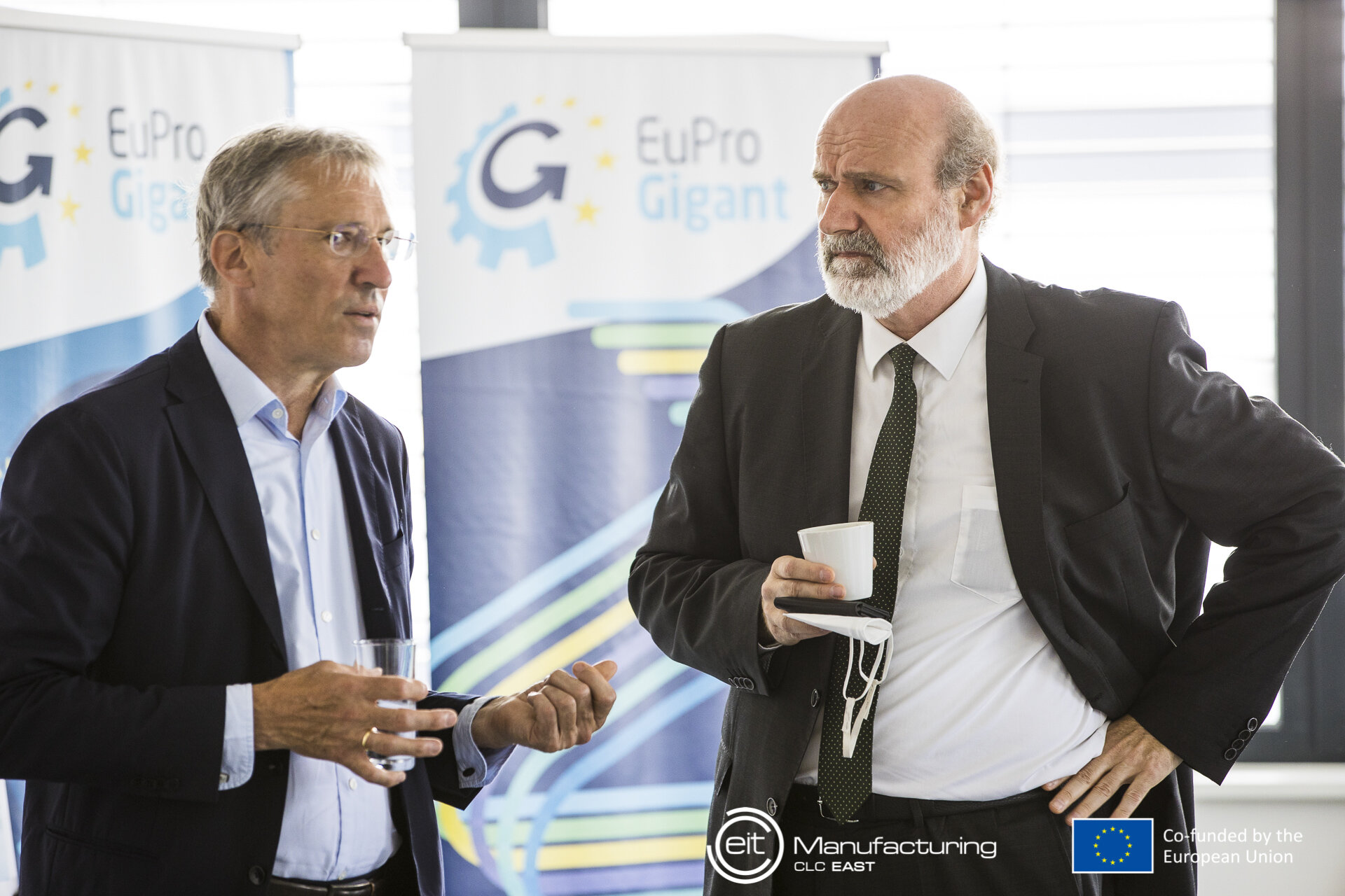 Zwei Männer im Gespräch