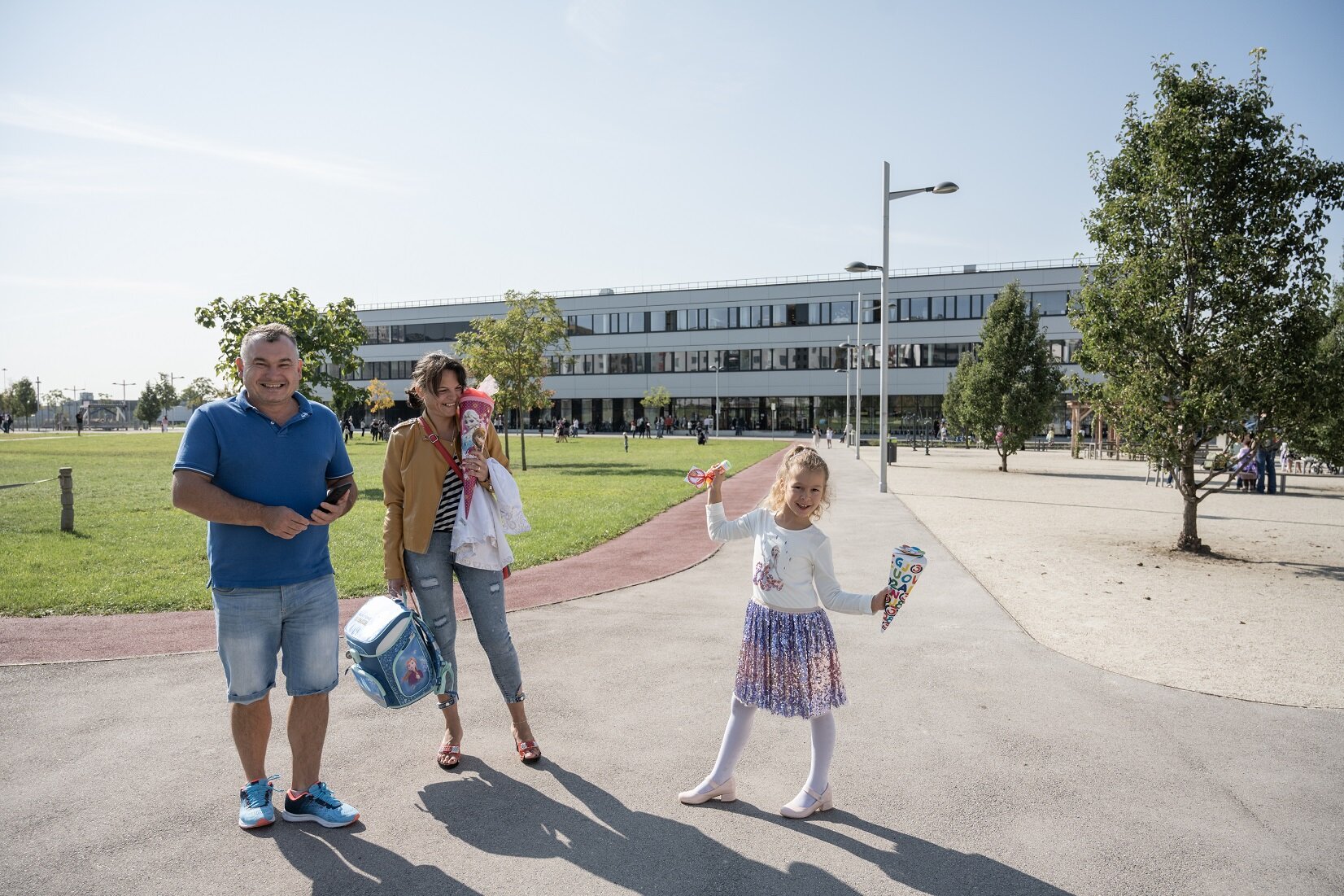 Auch am Hannah-Arendt-Platz wurden die Schulglocken eingeläutet.