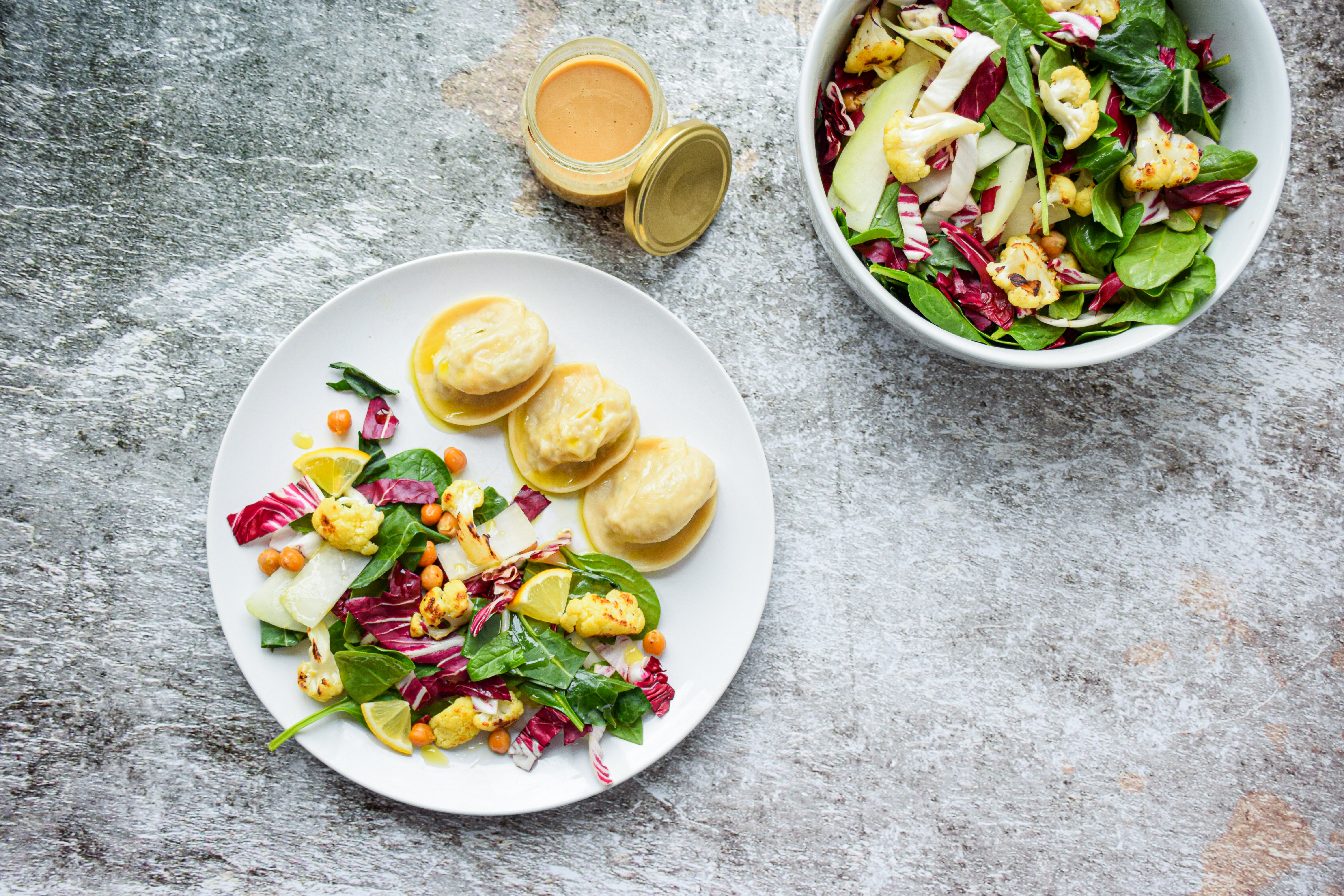Austernpilz-Nudl mit lauwarmem Frühlingssalat