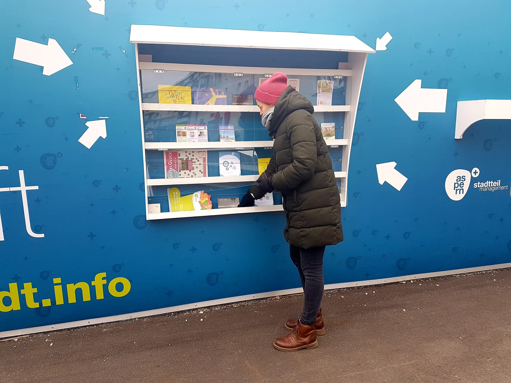 Jede*r kann das Regal nutzen und befüllen