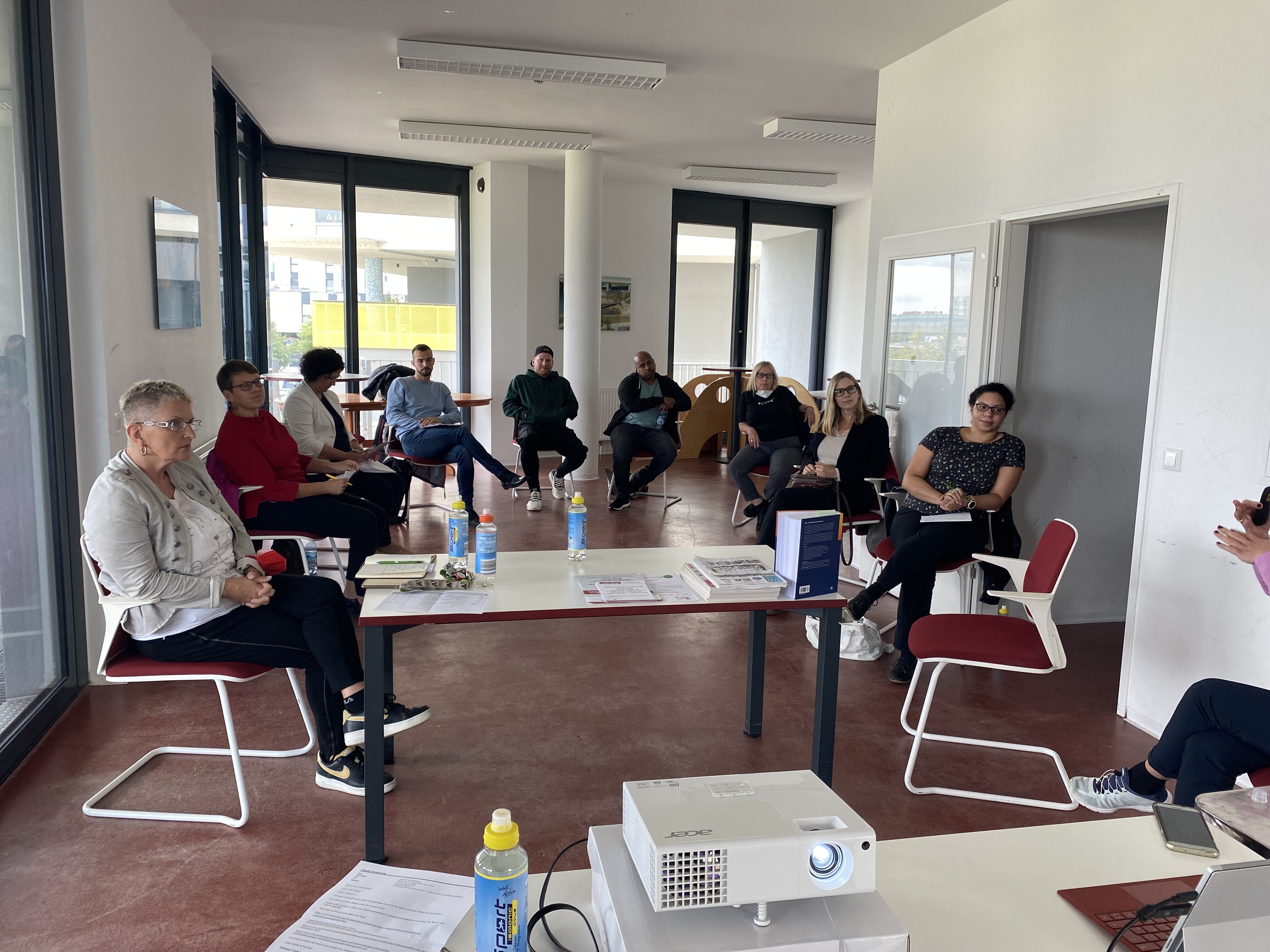 Unternehmer sitzten in der Seestadt im Sesselkreis