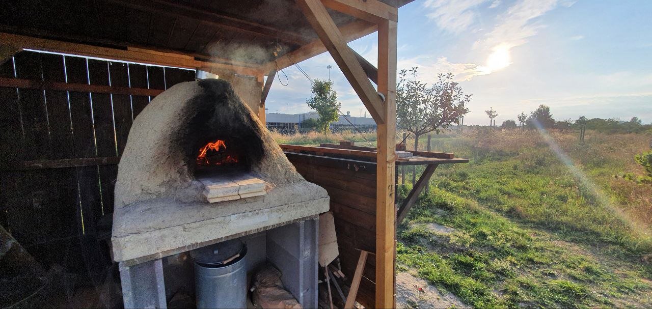 Der Seestädter Lehmofen in Betrieb