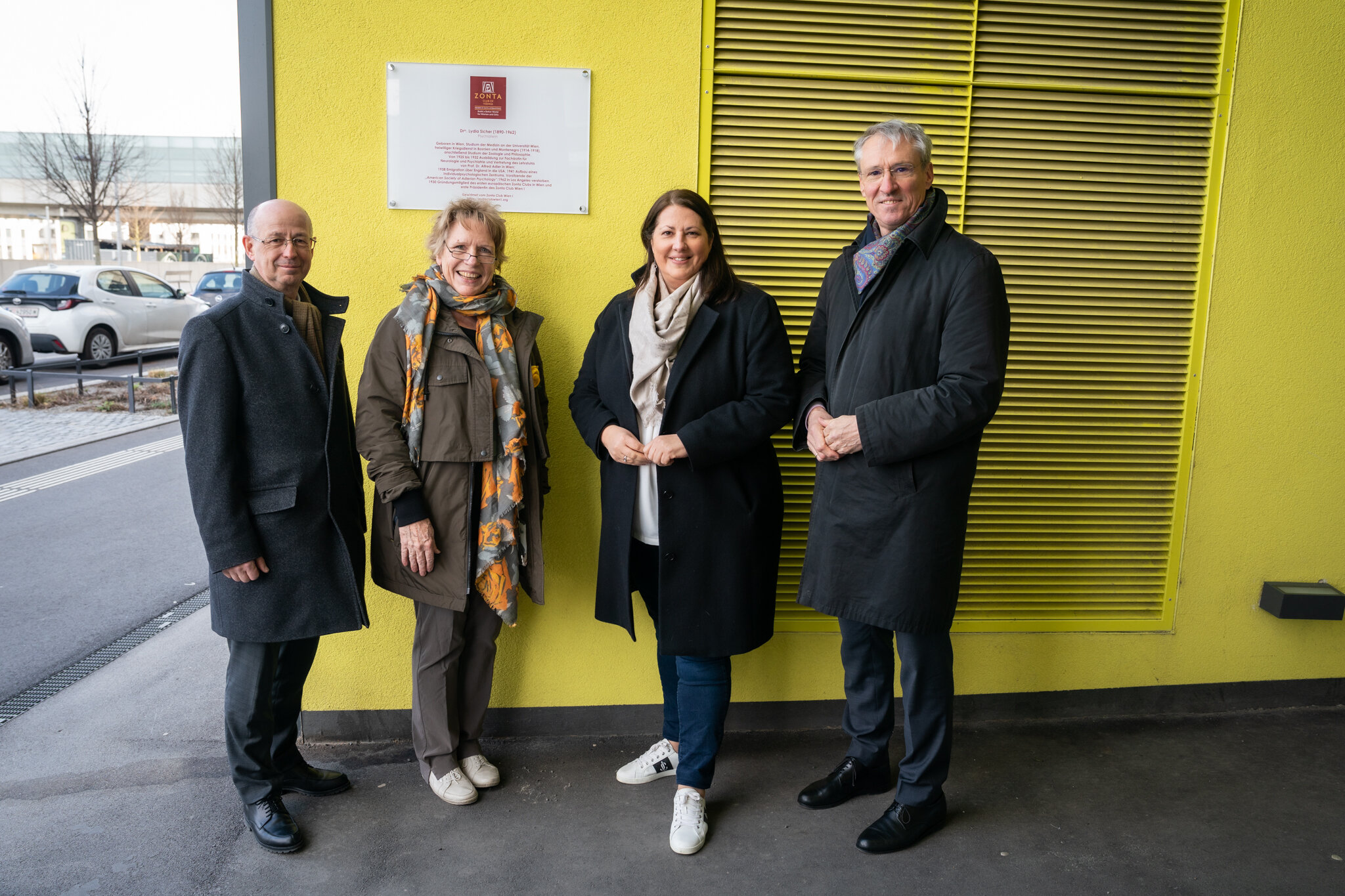 zu sehen sind: Vizebürgermeisterin Kathrin Gaal, Präsidentin des Zonta Club Sabine Peters, CEO der weien 3420 Gerhard Schuster und Günter Mandl, Geschäftsführer der Erste Immobilien KAG