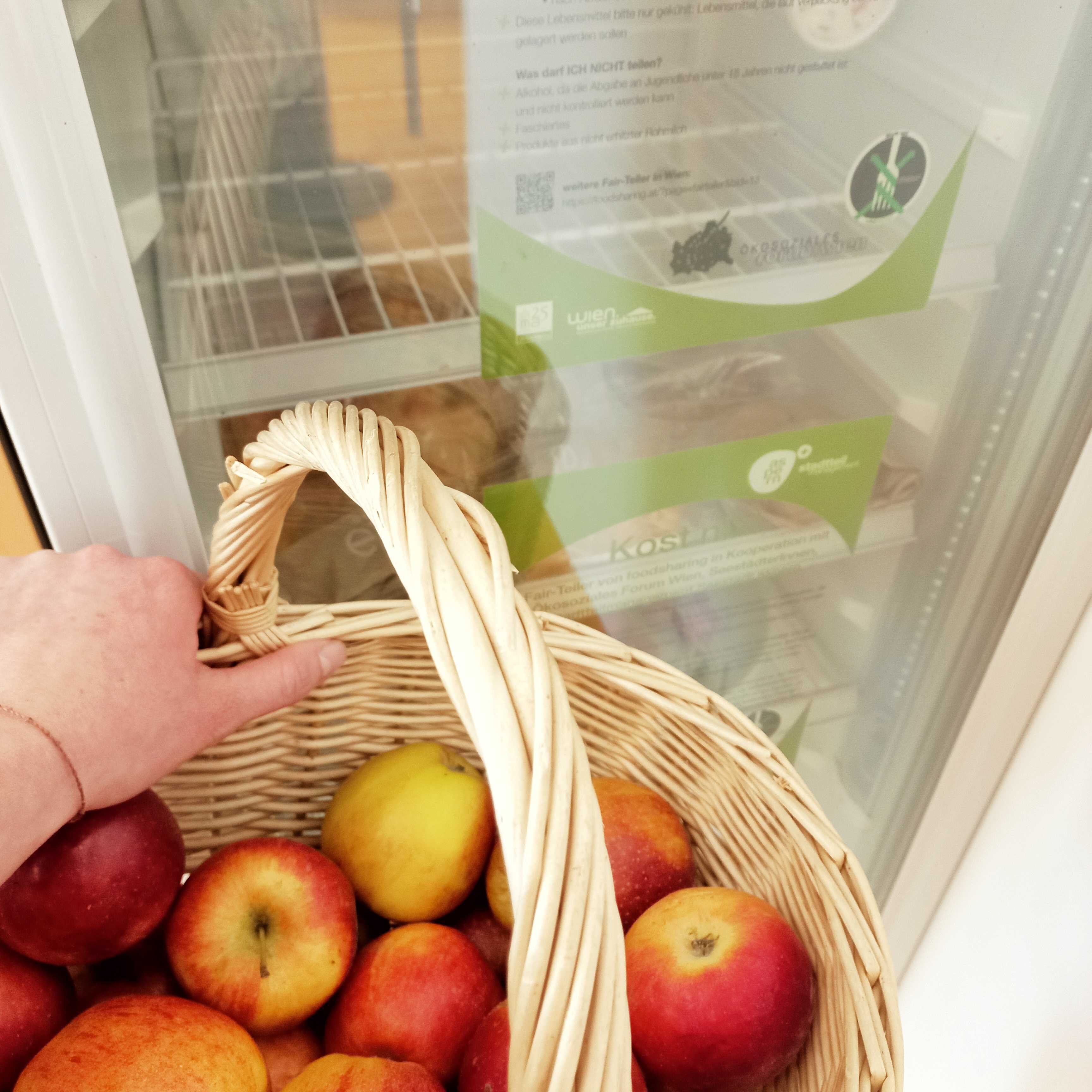 ein Korb voller Äpfel