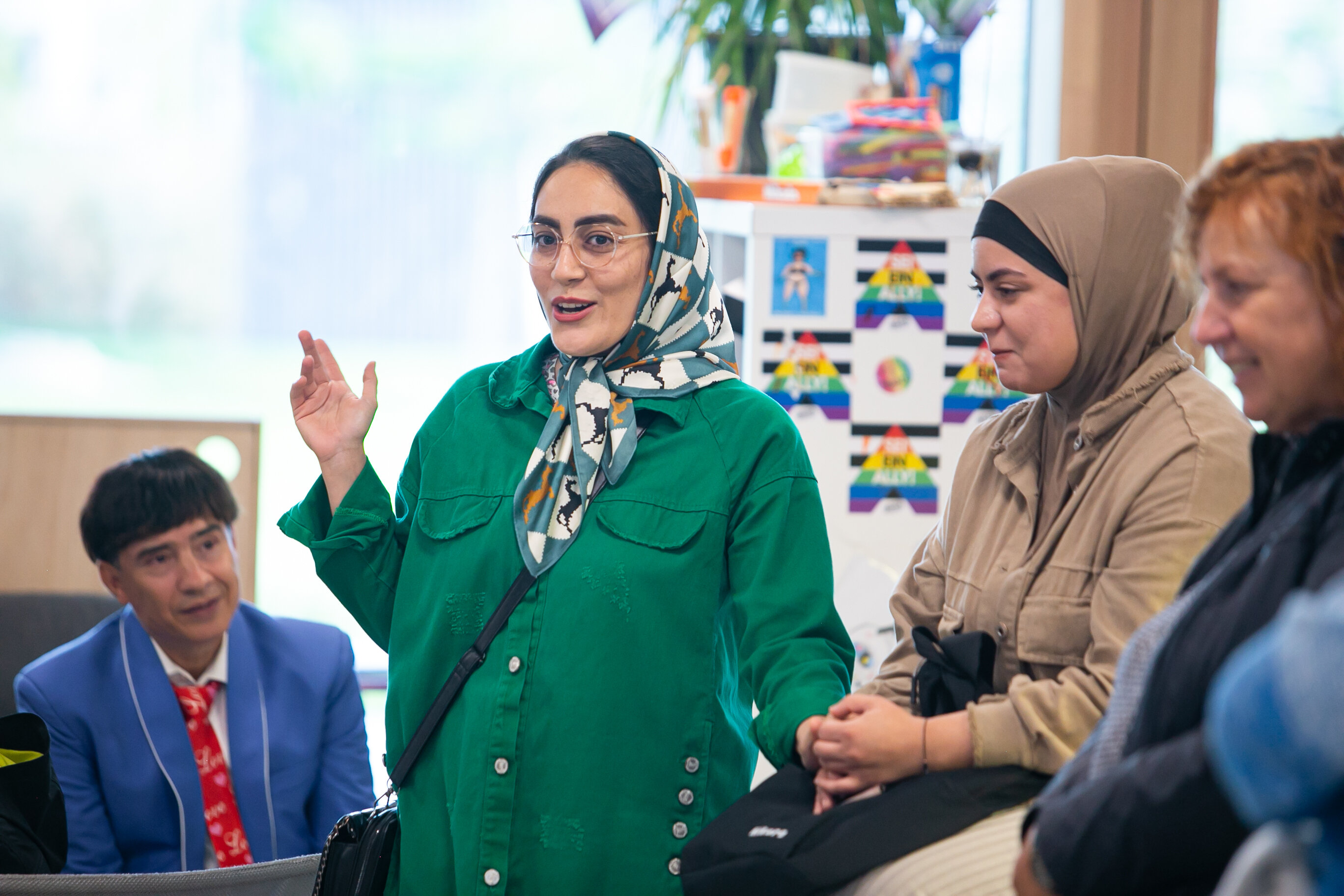 eine Frau mit Kopftuch