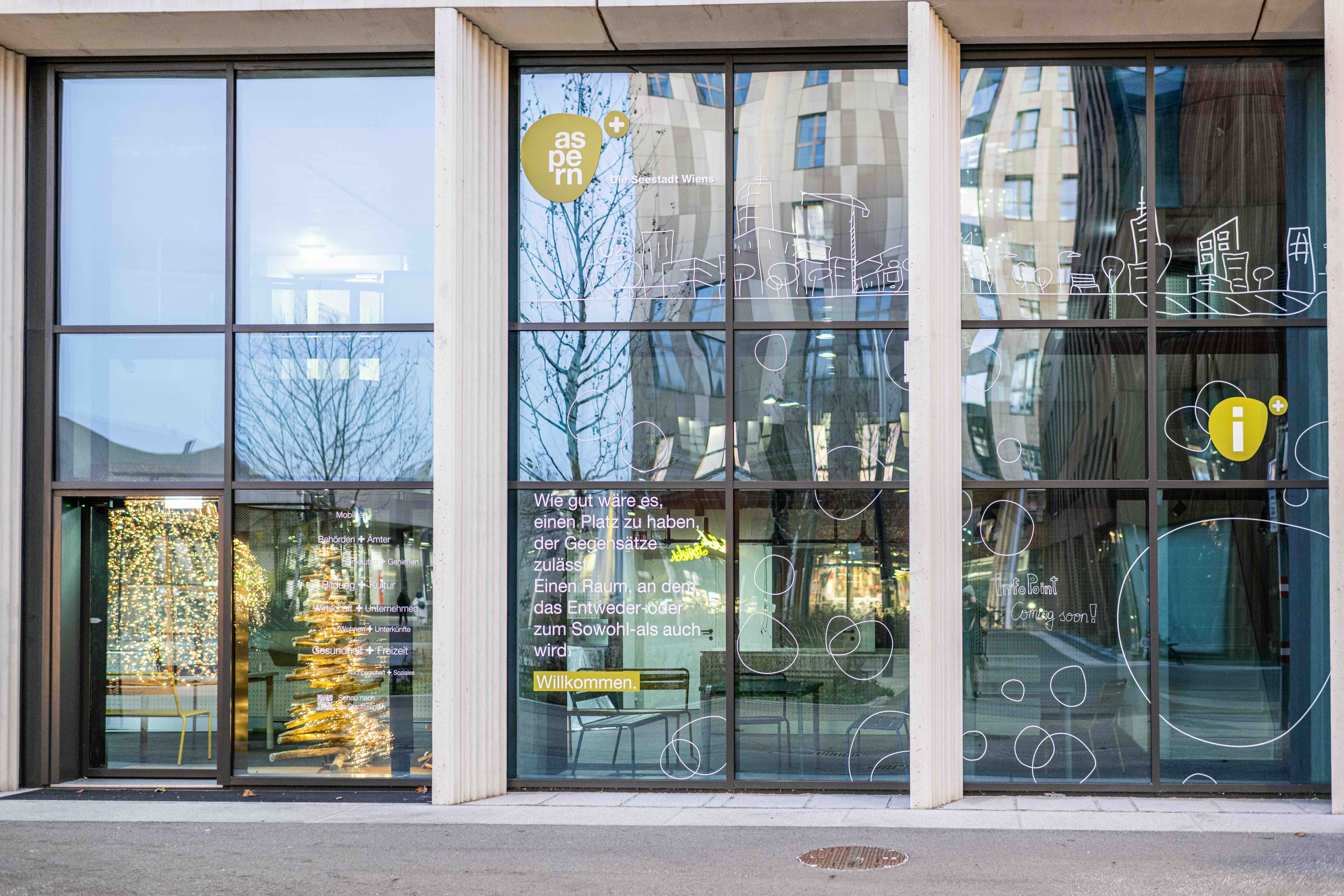 Infopoint am Wangari-Maathai-Platz 3