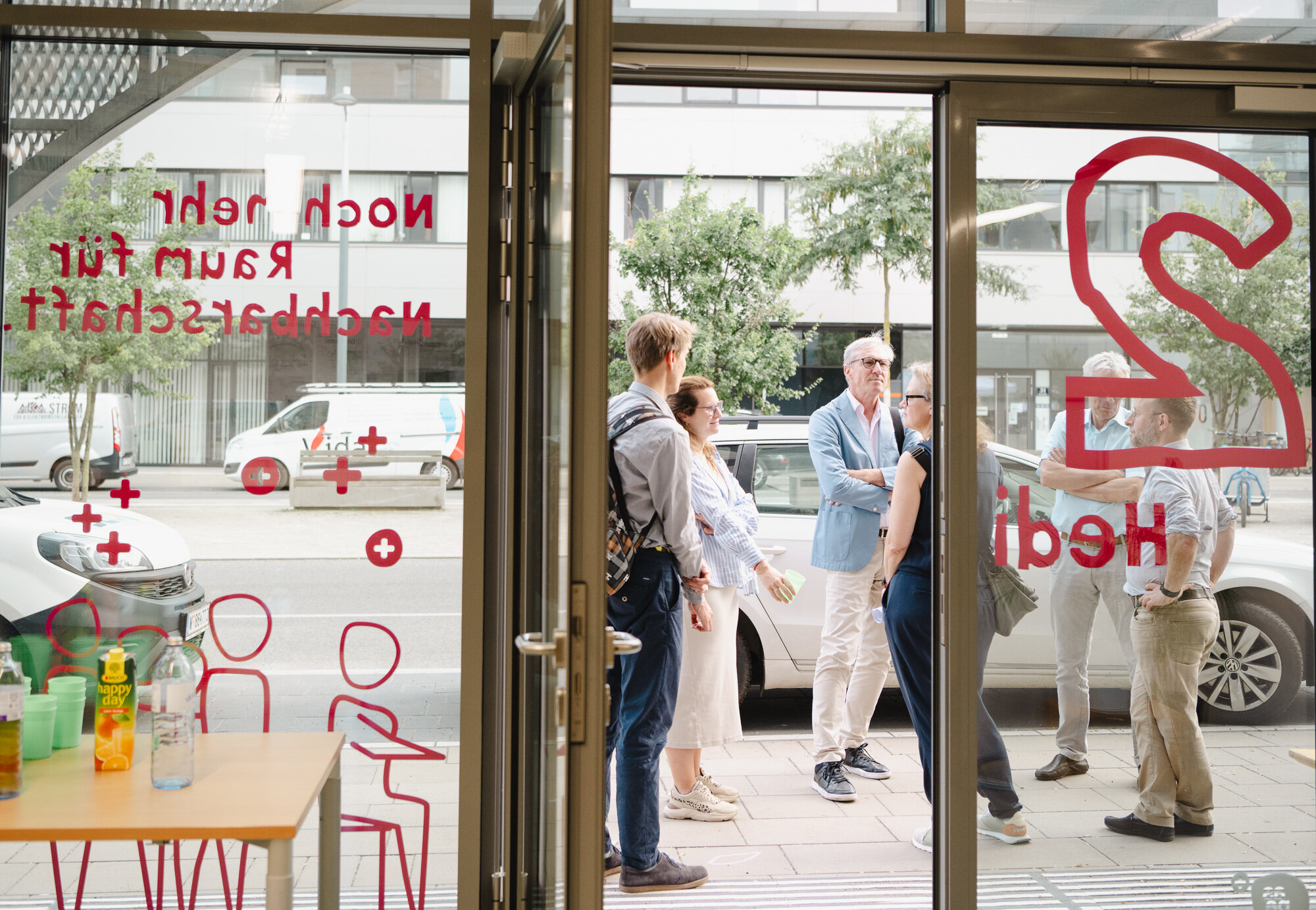 Aufbau-Aktion im Raum für Nachbarschaft HEDI