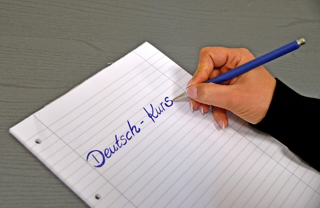 Initiativen-Vorhang auf für: Brigitte und ihre kostenlosen Deutschkurse im Raum für Nachbarschaft HEDI