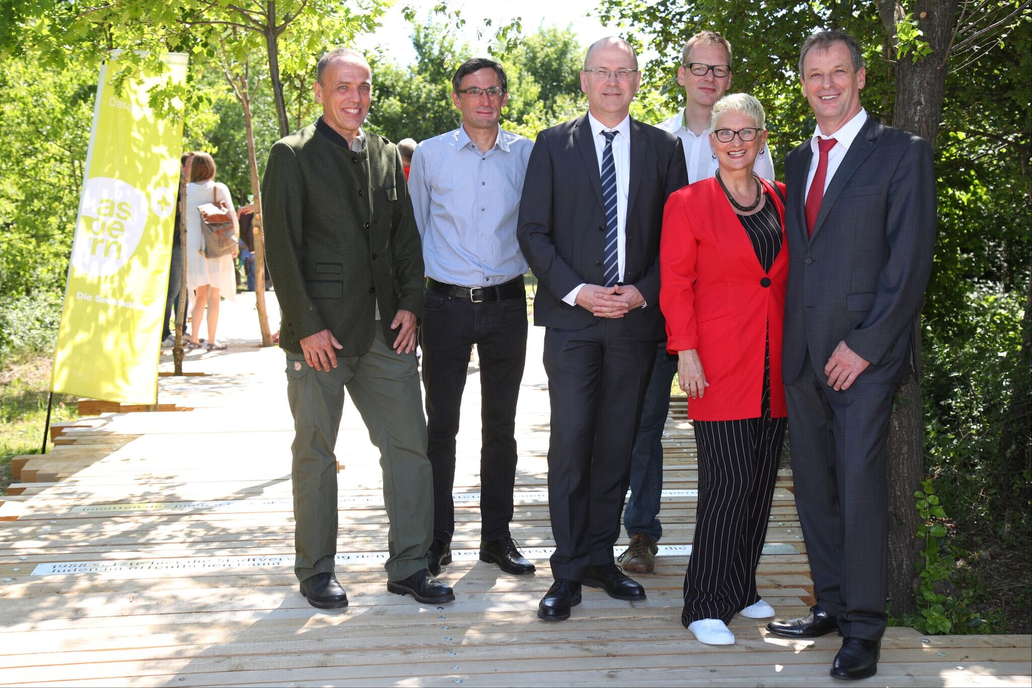 Forstdirektor Herbert Weidinger (MA 49), Historiker Peter Pirker, wien3420-Vorstand Heinrich Kugler, Helge Schier, ZwoPK Landschaftsarchitektur, Bezirksrätin Gabriele Plank und Bezirksvorsteher-Stellvertreter Karl Gasta