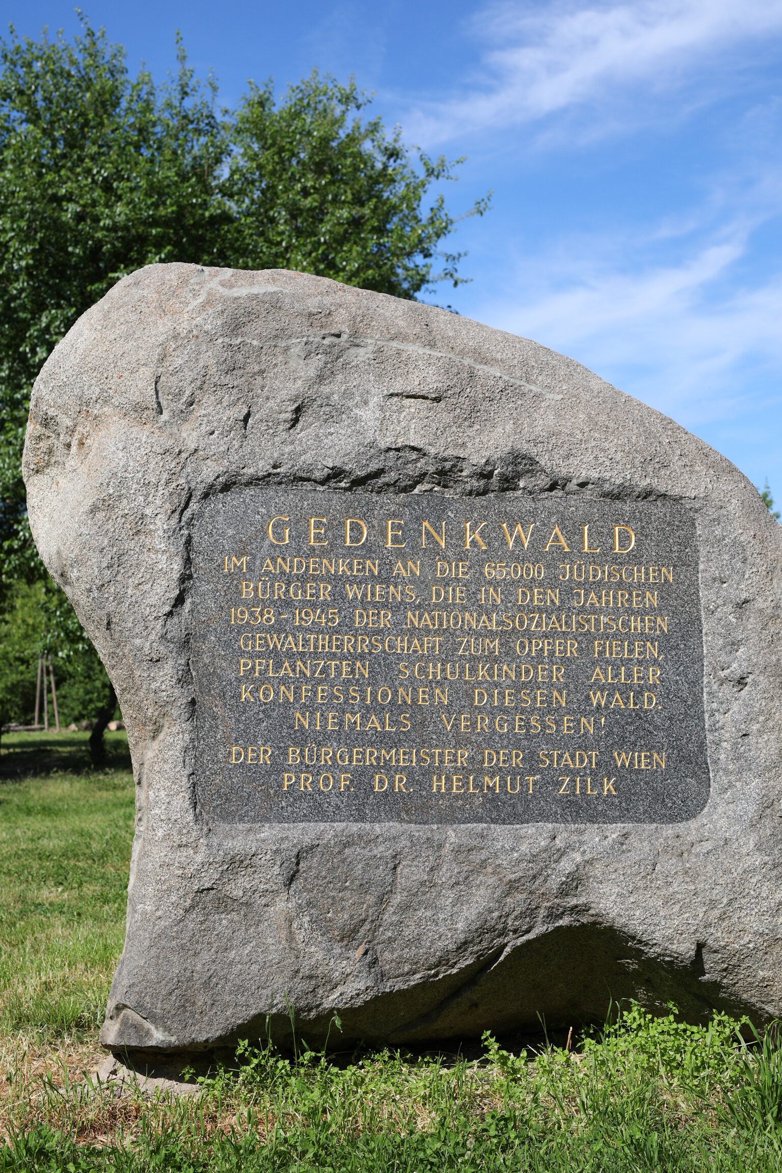 Gedenkstein zur Erinnerung an über 65.000 österreichischen Jüdinnen und Juden, die dem Nationalsozialismus zum Opfer fielen