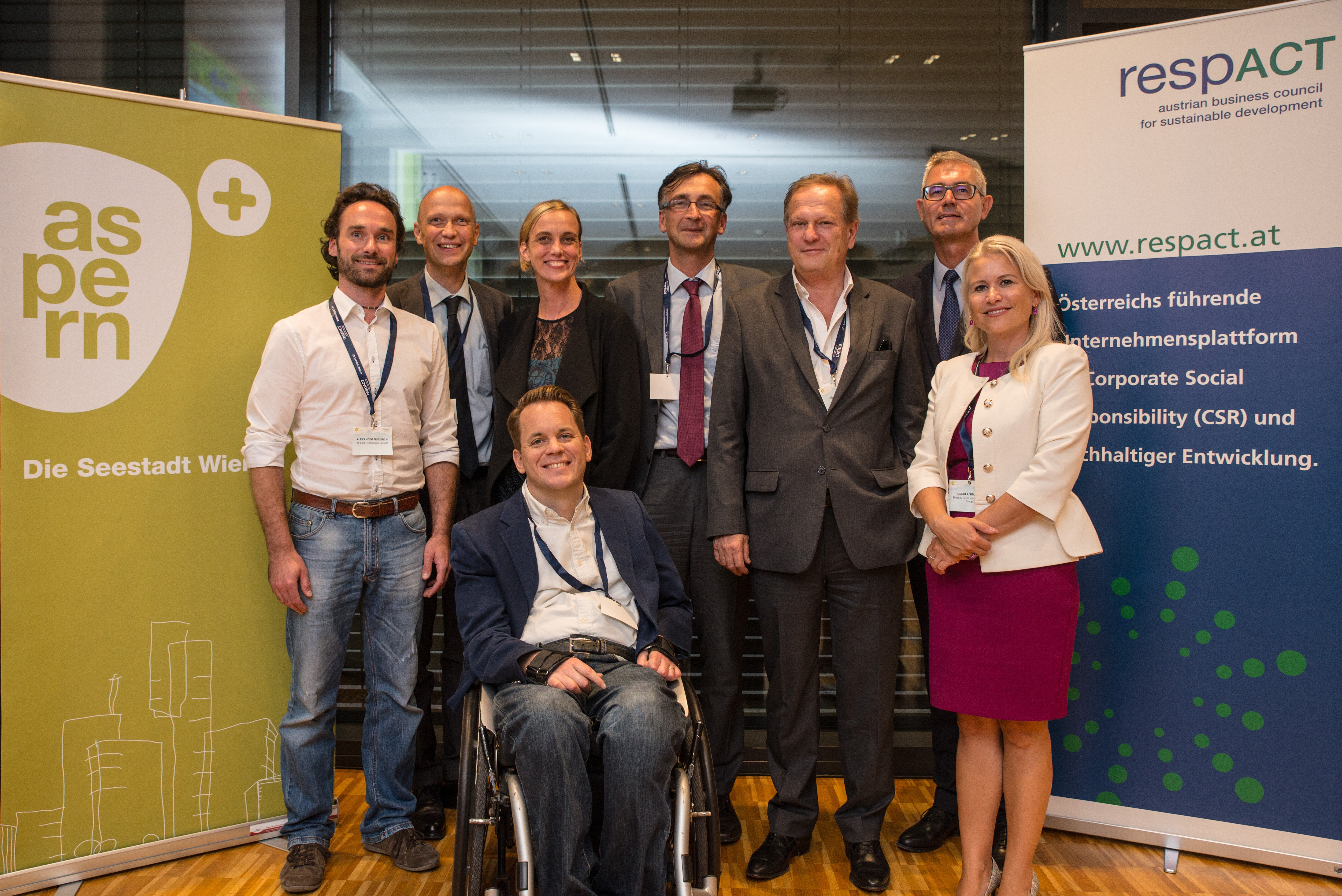 v.l.n.r: Alexander Friedrich, Geschäftsführung 3F Solar Technologies Solar GmbH; Alexander Kopecek, Vorstand wien 3420 AG; Daniela Knieling, Geschäftsführung respACT – austrian business council for sustainable development; Gregor Demblin, Gründer von Career Moves und Partner bei DisAbility Performance; Johann Martin Schachner, Geschäftsführung Atos IT Solutions and Services GmbH; Günter Kerbler, Gründer der conwert Immobilien Invest SE, Geschäftsführer Kerbler Holding GmbH; Peter Giffinger, respACT-Vorstand, Geschäftsleitung Saint-Gobain, Rigips Austria and East Adriatic Region; Ursula Simacek, respACT-Präsidentin und Geschäftsleitung Simacek Facitlity Management Group GmbH 

