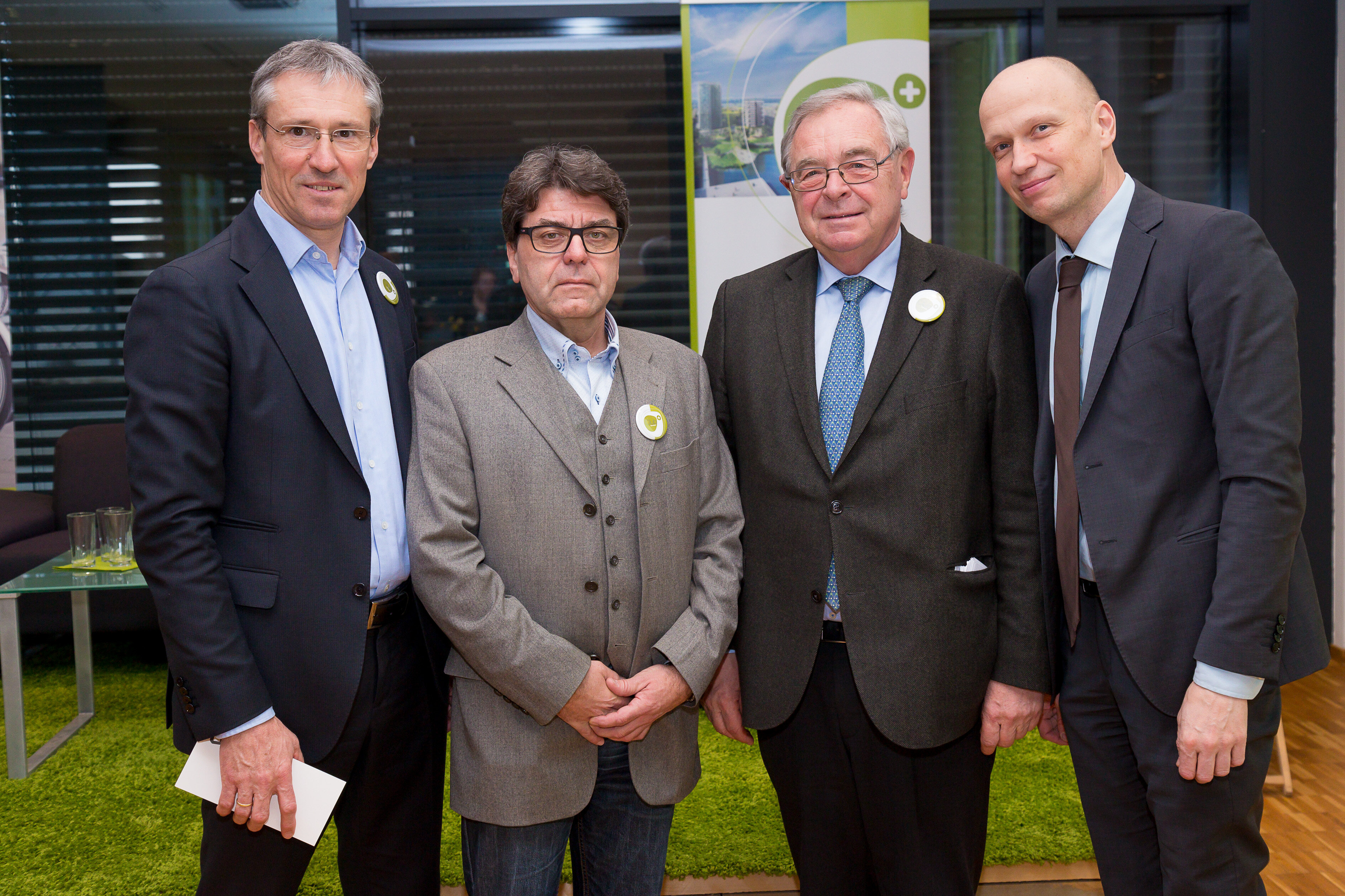 Gruppenfoto des Podiums der Veranstaltung CLUB Seestadt, v.l.n.r.: Gerhard Schuster, Vorstandssprecher der Wien 3420 AG, Rudolf Leber, Erziehungs- und Sportwissenschaftler, Norbert Bachl, Sportmediziner und Alexander Kopecek, Vorstand Wien 3420 AG