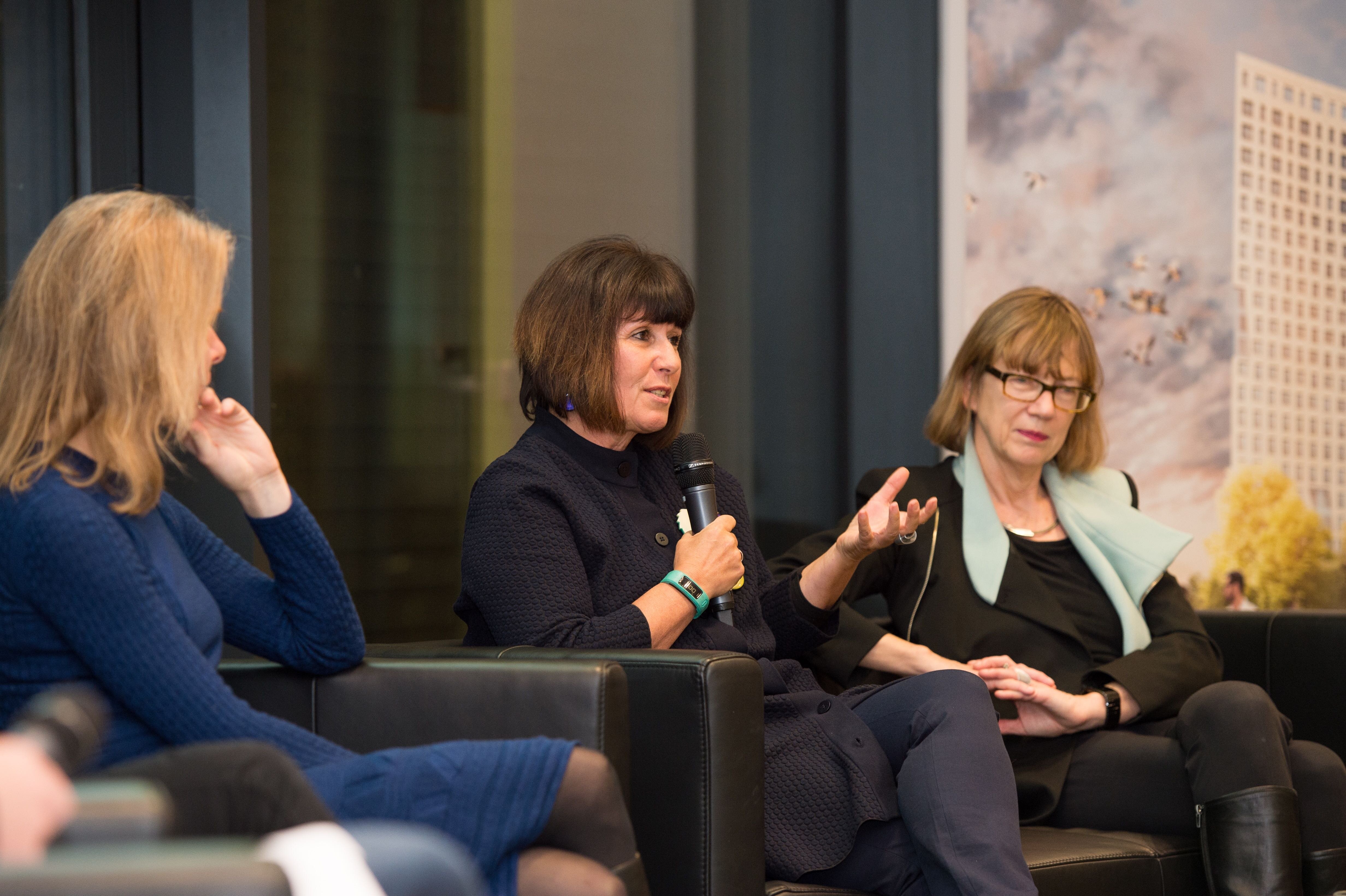v.l.n.r.:  Lina Streeruwitz (Architektin), Brigitte Jilka (Wiener Stadtbaudirektorin) und Christa Reicher (Vorsitzende, aspern Beirat)