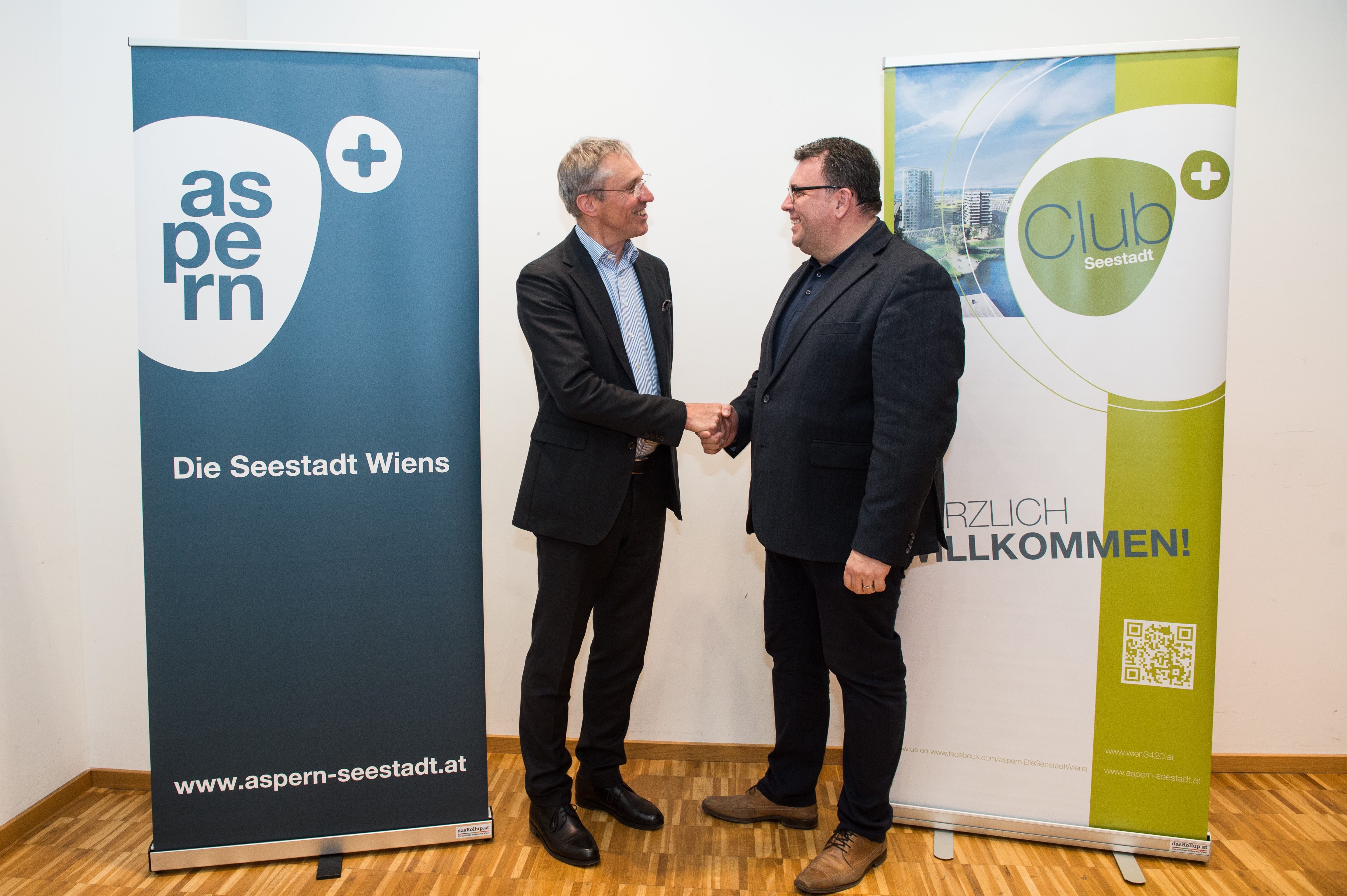 v.l.n.r.: Gerhard Schuster, CEO wien 3420 AG; Günther Kropshofer, Obmann Verein Unternehmer Seestadt (VUS)