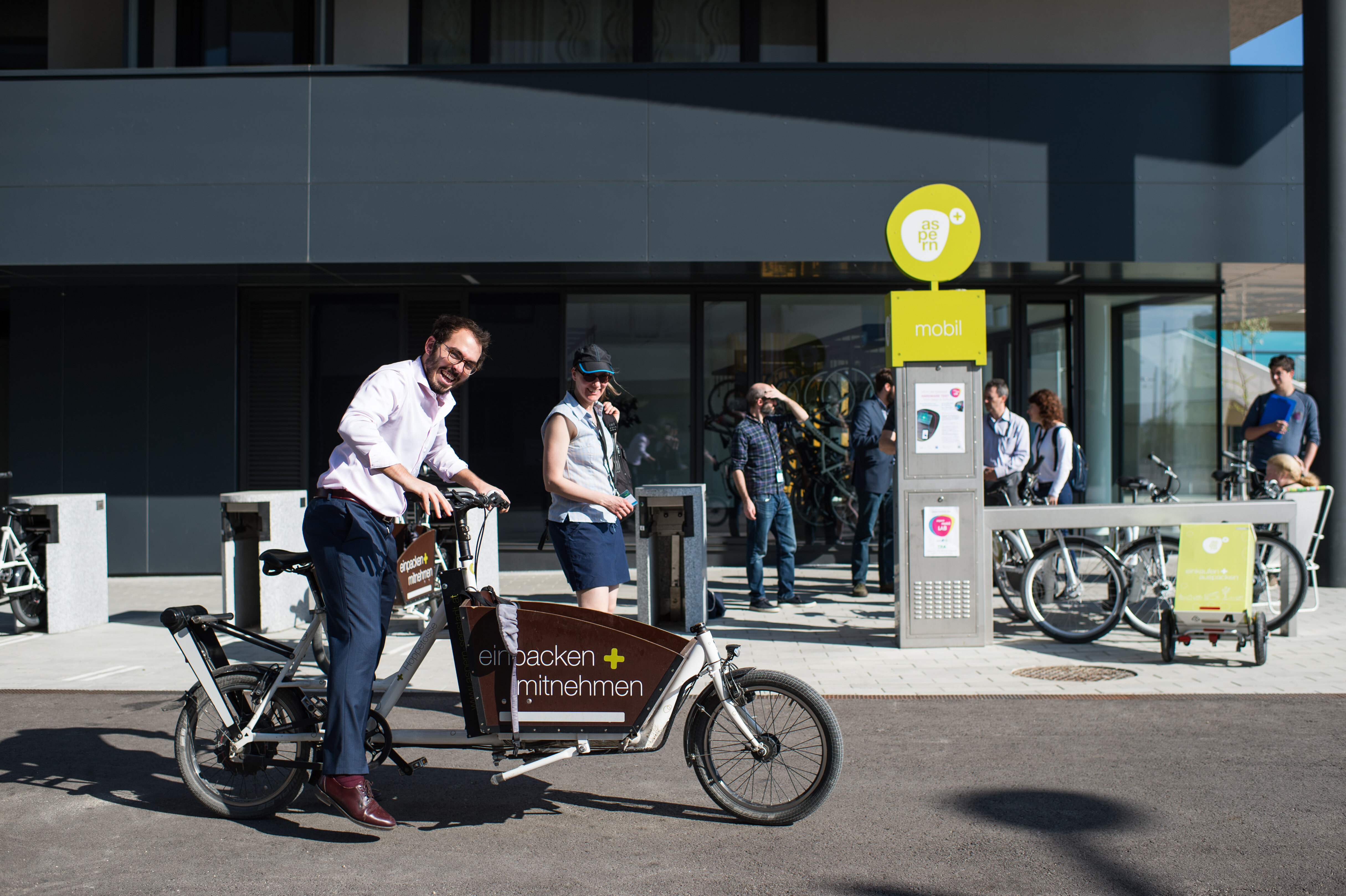 TeilnehmerInnen der Transport Research Arena (TRA) auf Exkursion in die Seestadt.