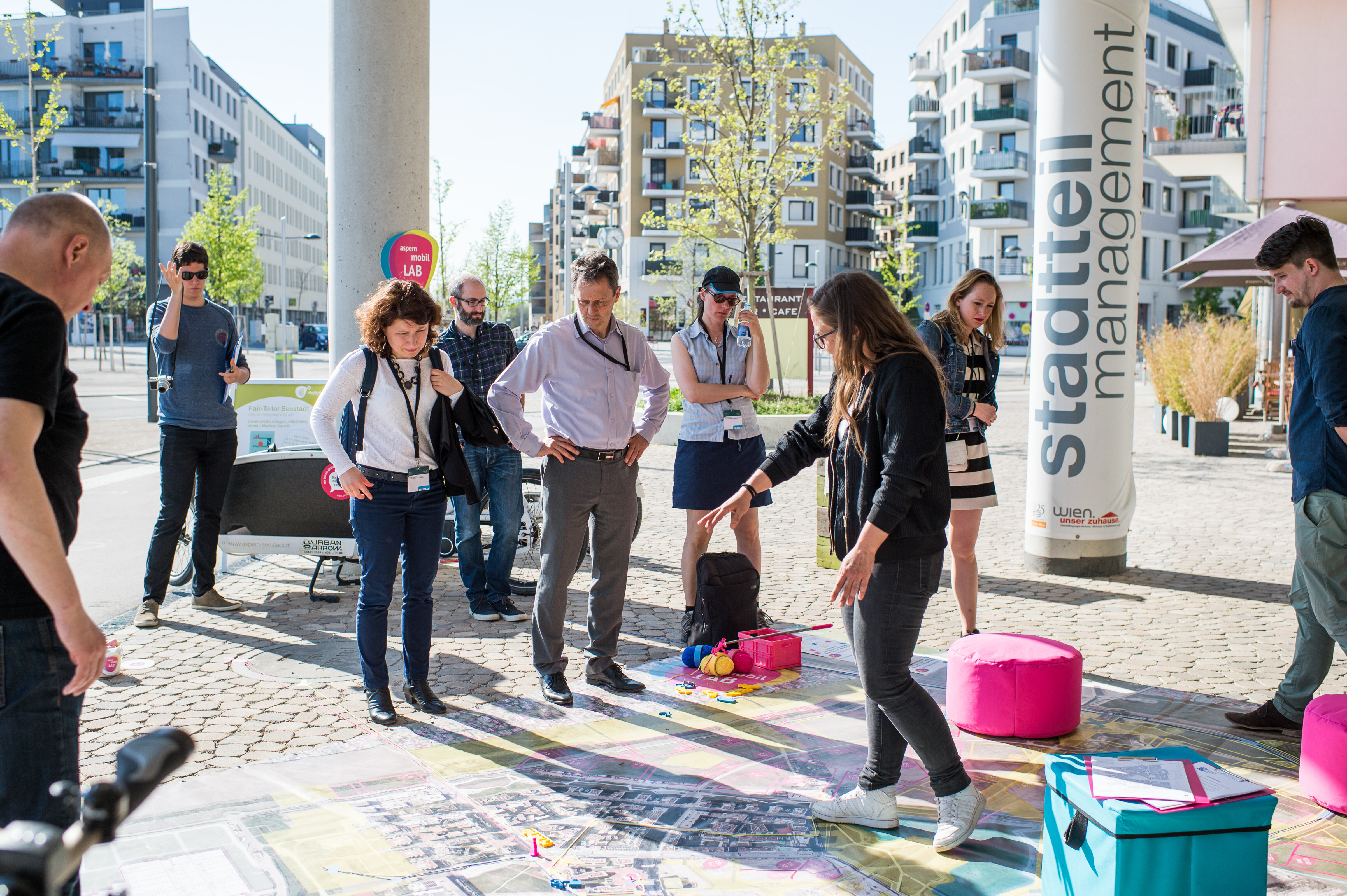 TeilnehmerInnen der Transport Research Arena (TRA) auf Exkursion in die Seestadt.
