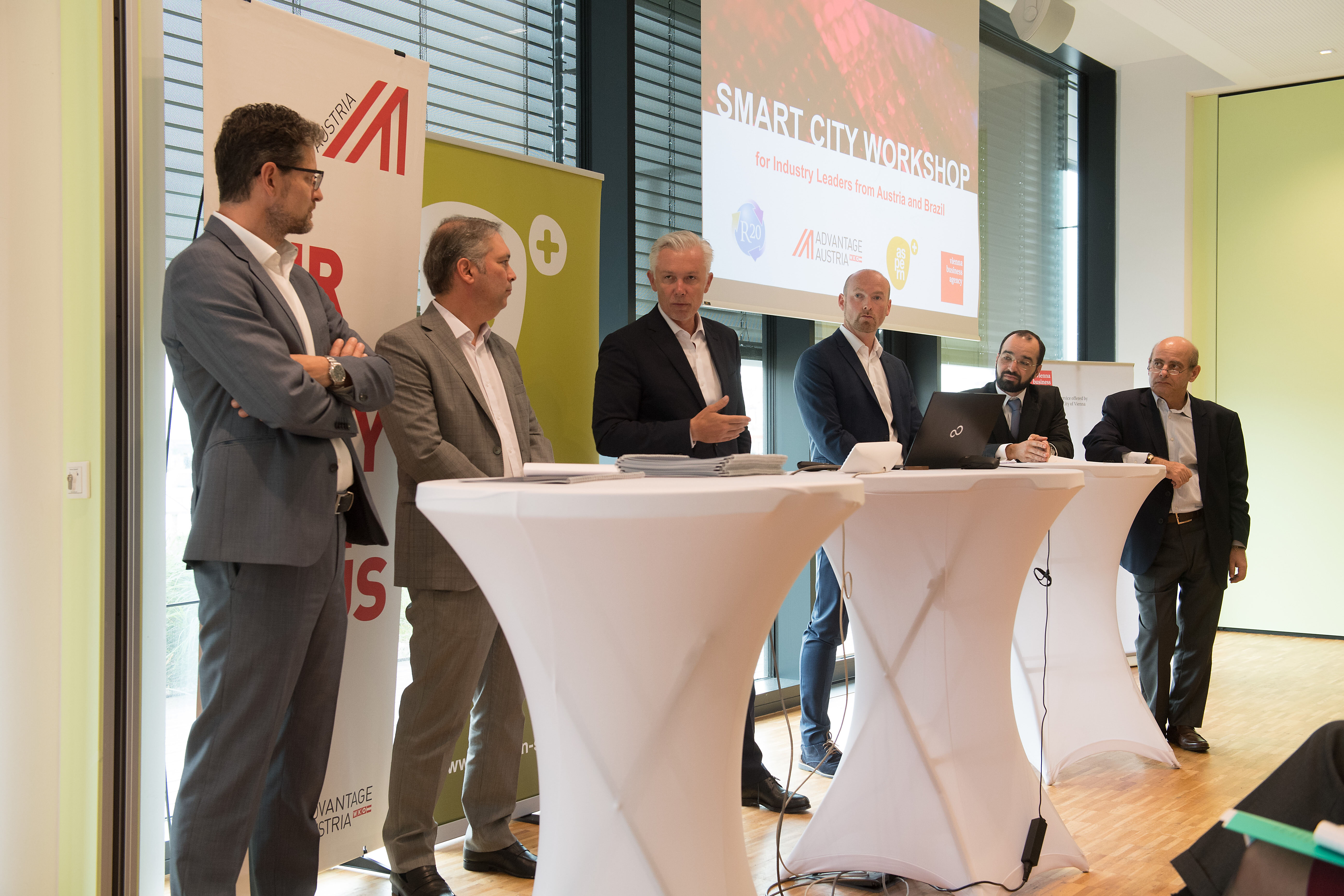 v.l.: Dieter Moor, ertex solar, Luis Pereira de Araujo Filho, E-cloud Energy, Robert Grüneis, ASCR, Markus Rieder, fronius, Thiago Turchetti Maia, viridis, Jorge P. Machado, R20